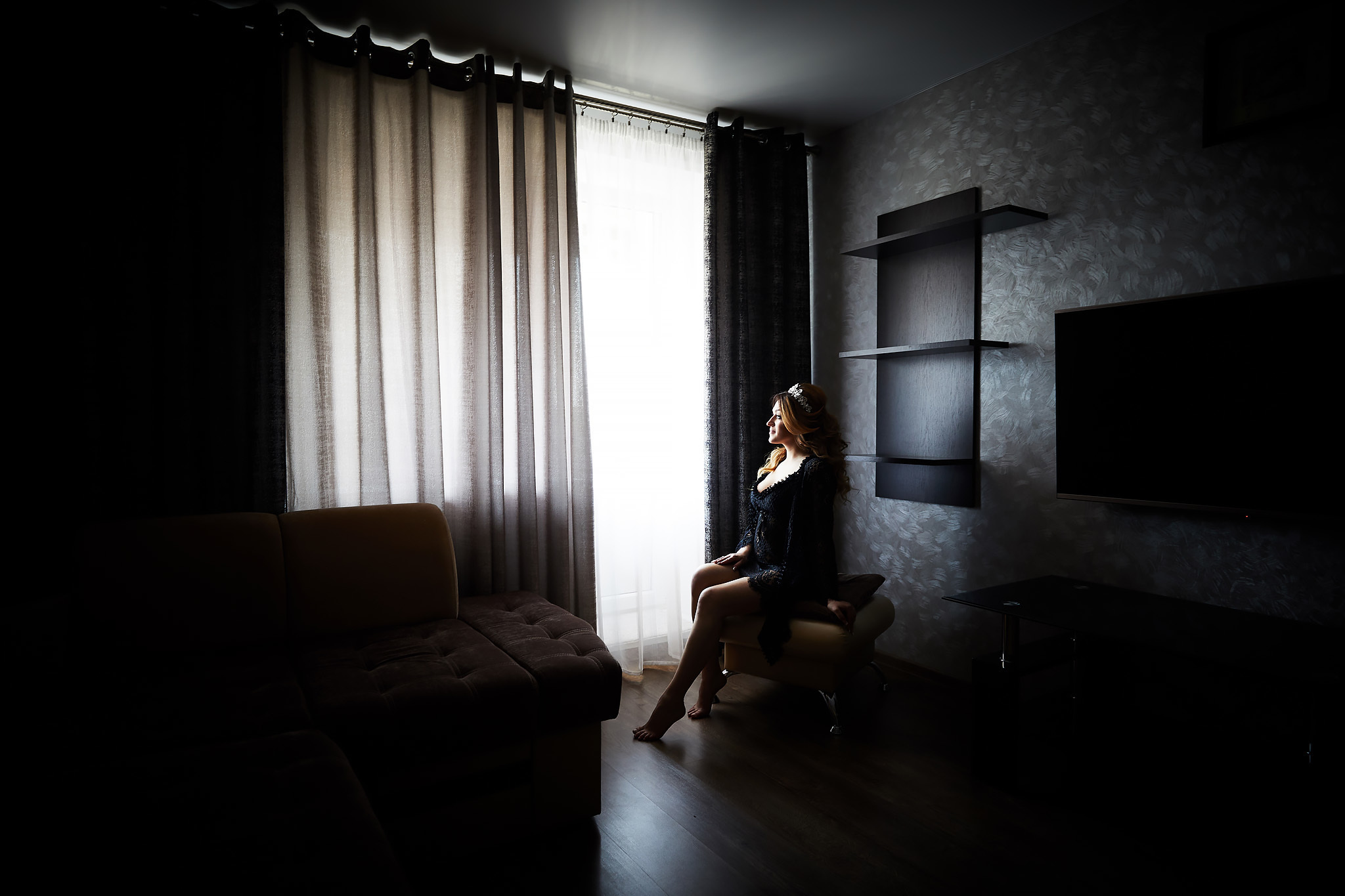 Сборы невесты на квартире. Жених и невеста собираются вместе.  Свадьба