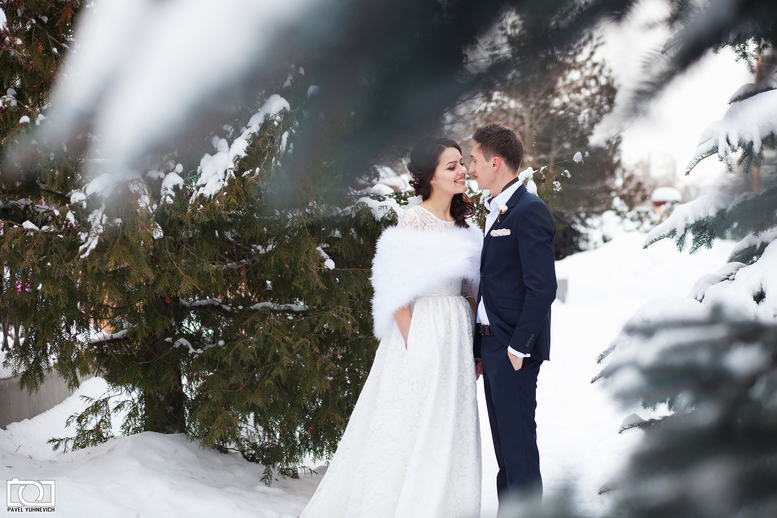 Свадьба зимой. Идеи для свадебной фотосессии зимой. Фотограф Павел Юхн