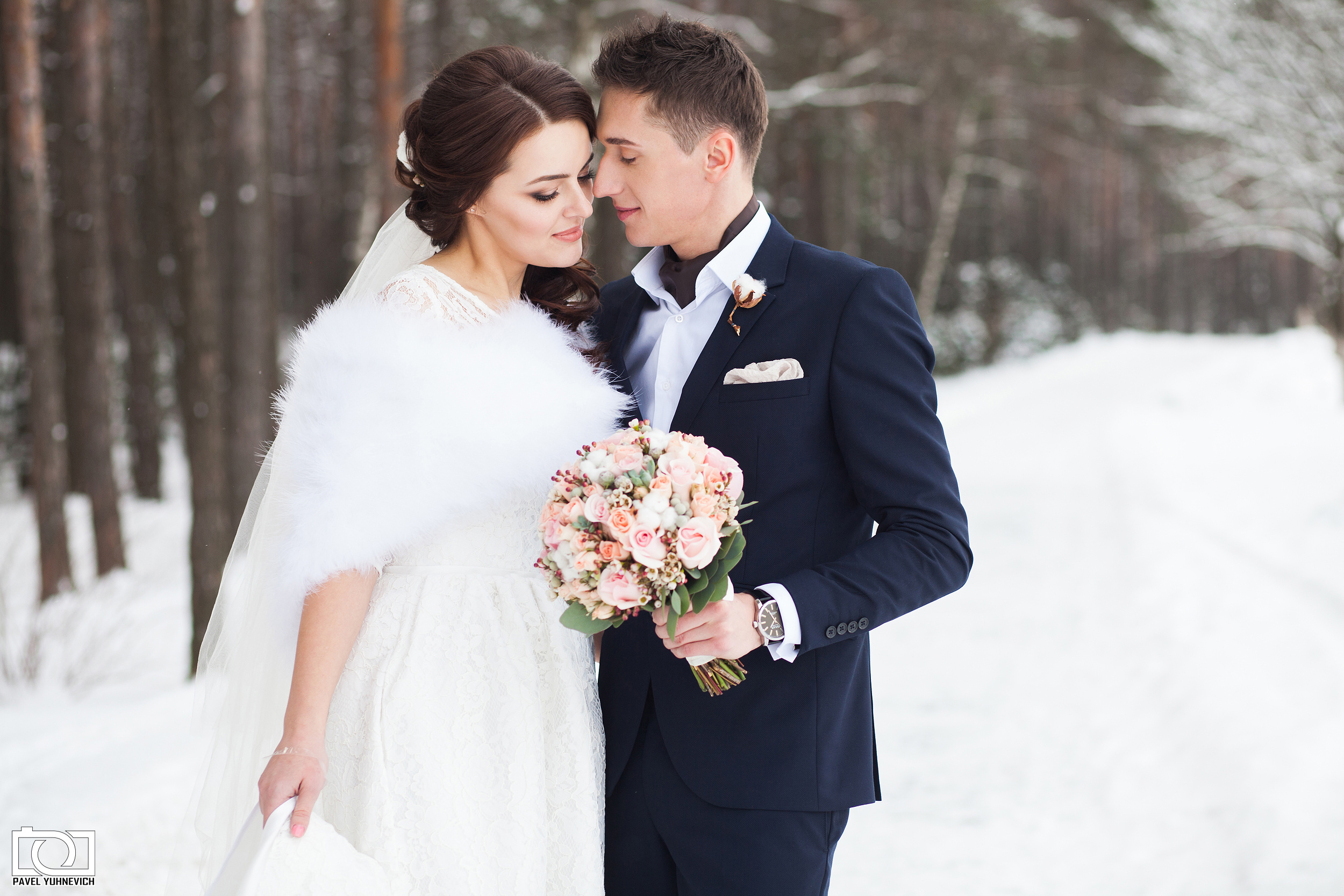 Свадьба зимой. Идеи для свадебной фотосессии зимой. Фотограф Павел Юхн