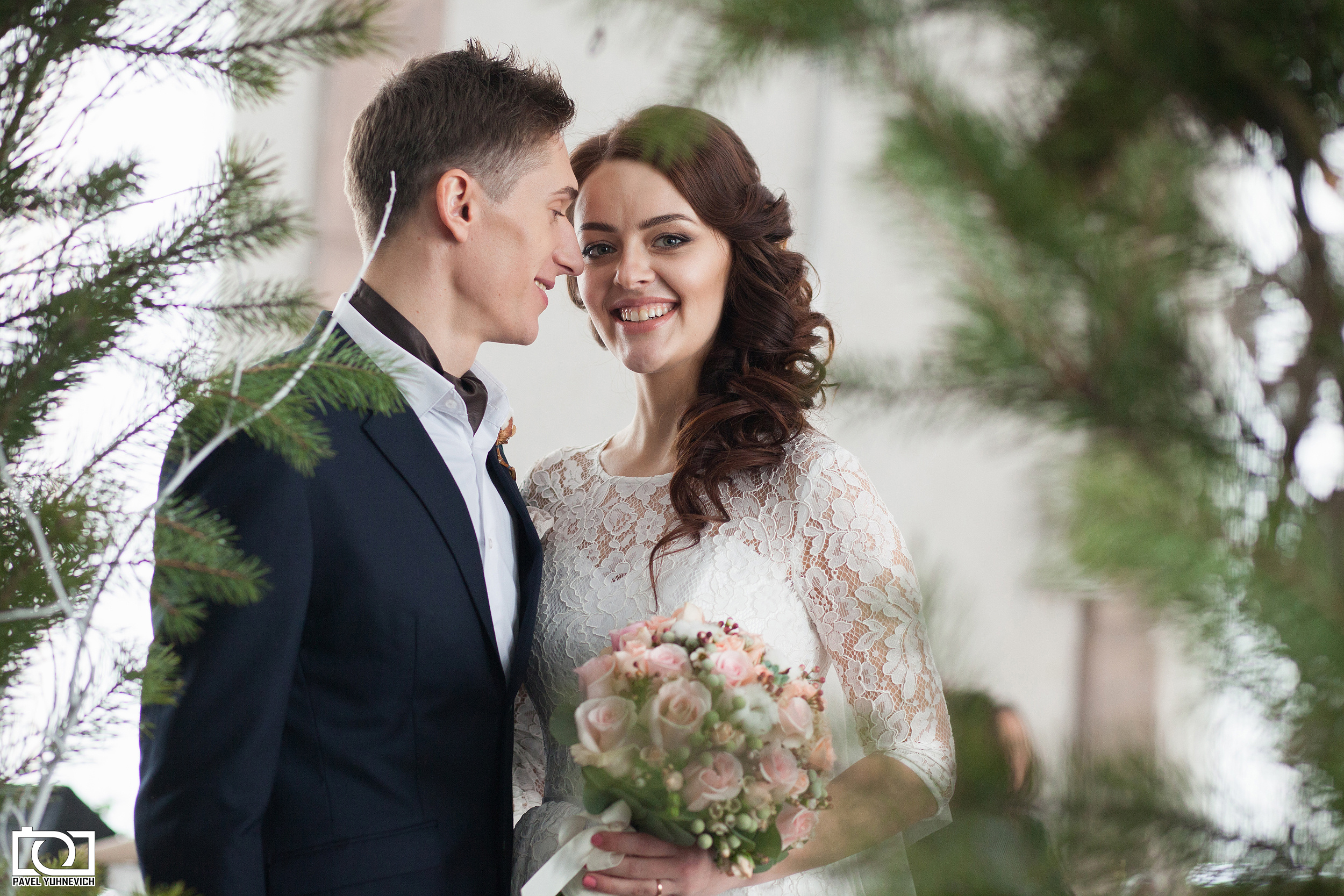 Свадьба зимой. Идеи для свадебной фотосессии зимой. Фотограф Павел Юхн