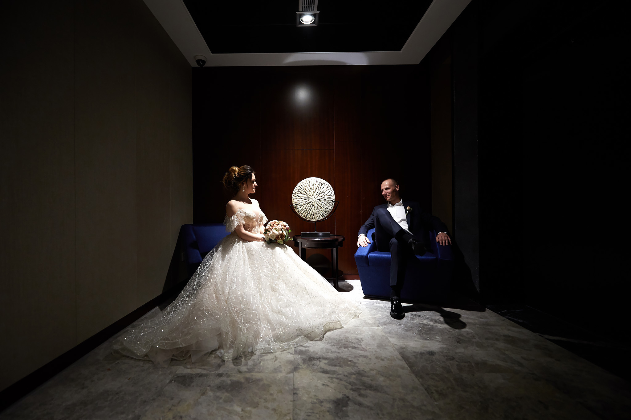 Сборы невесты на квартире. Жених и невеста собираются вместе.  Свадьба