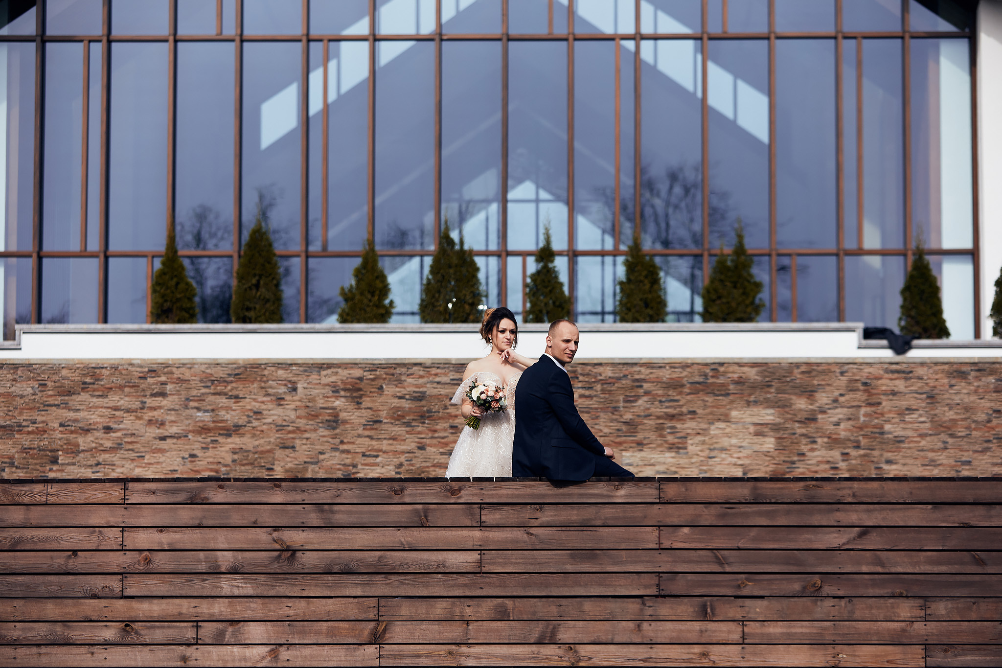 Сборы невесты на квартире. Жених и невеста собираются вместе.  Свадьба