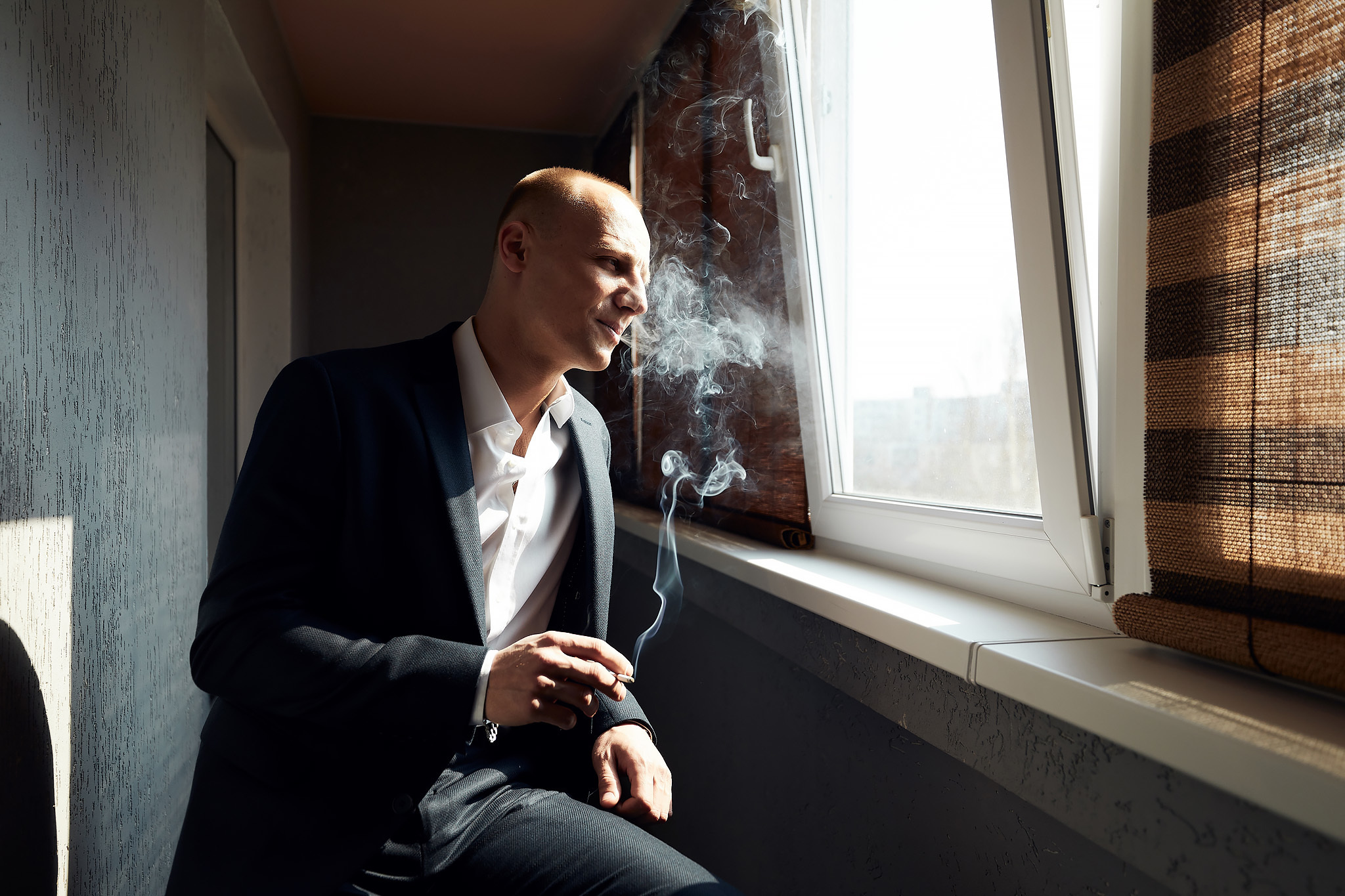 Сборы невесты на квартире. Жених и невеста собираются вместе.  Свадьба