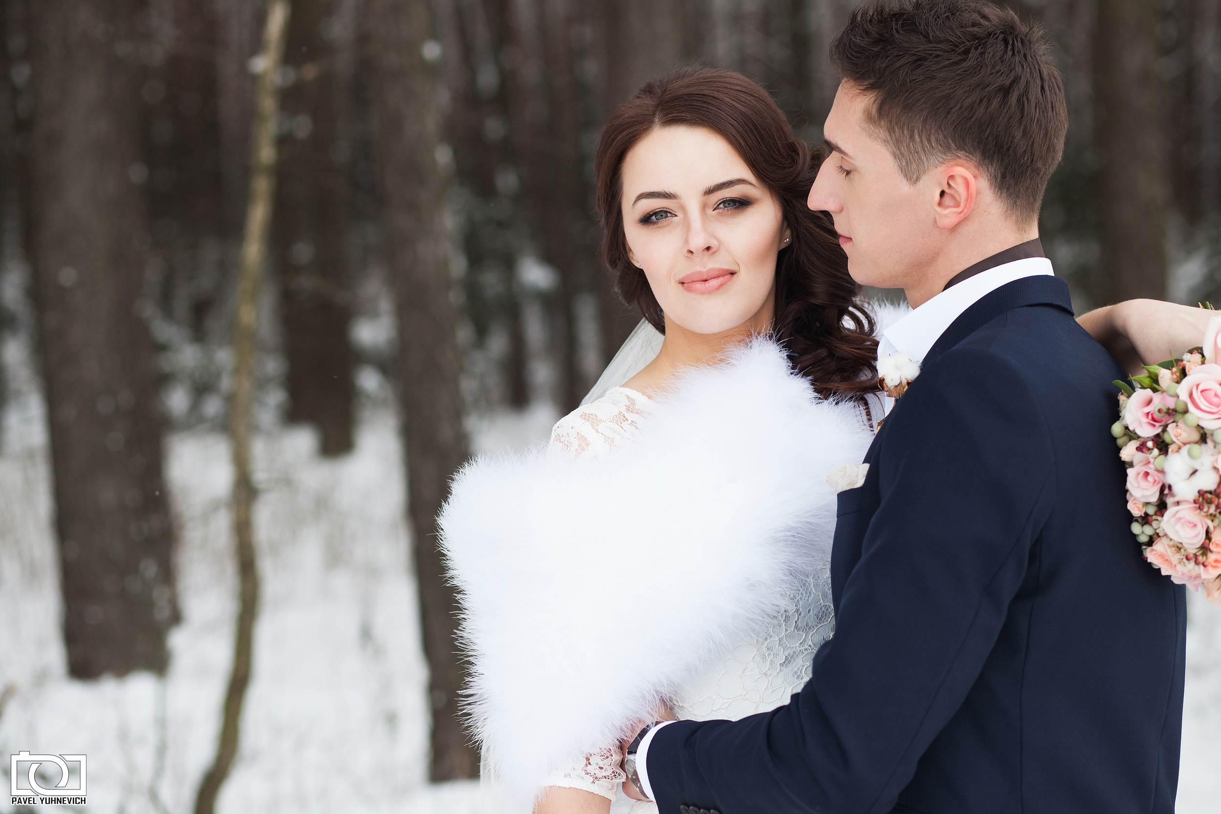 Свадьба зимой. Идеи для свадебной фотосессии зимой. Фотограф Павел Юхн