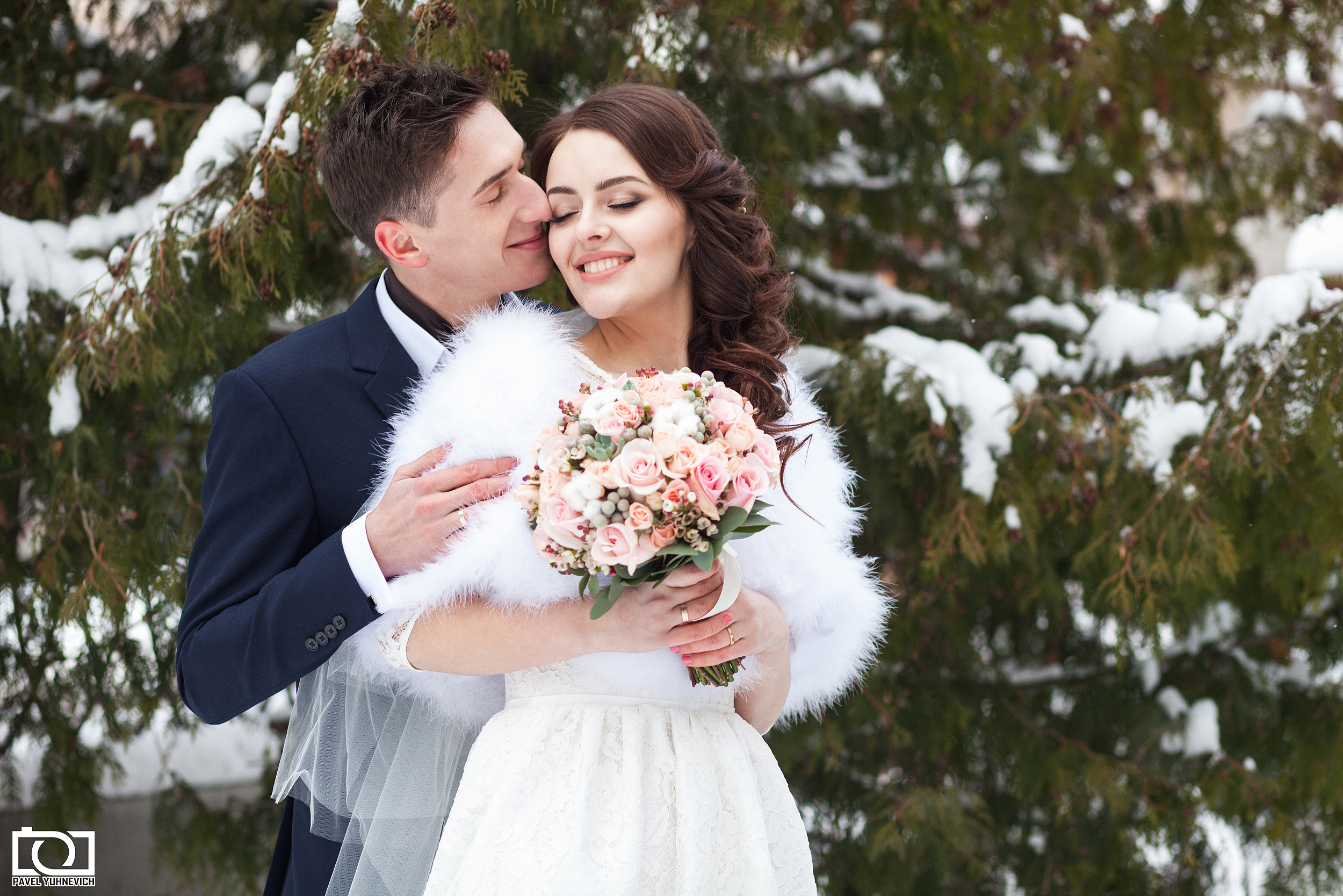 Свадьба зимой. Идеи для свадебной фотосессии зимой. Фотограф Павел Юхн