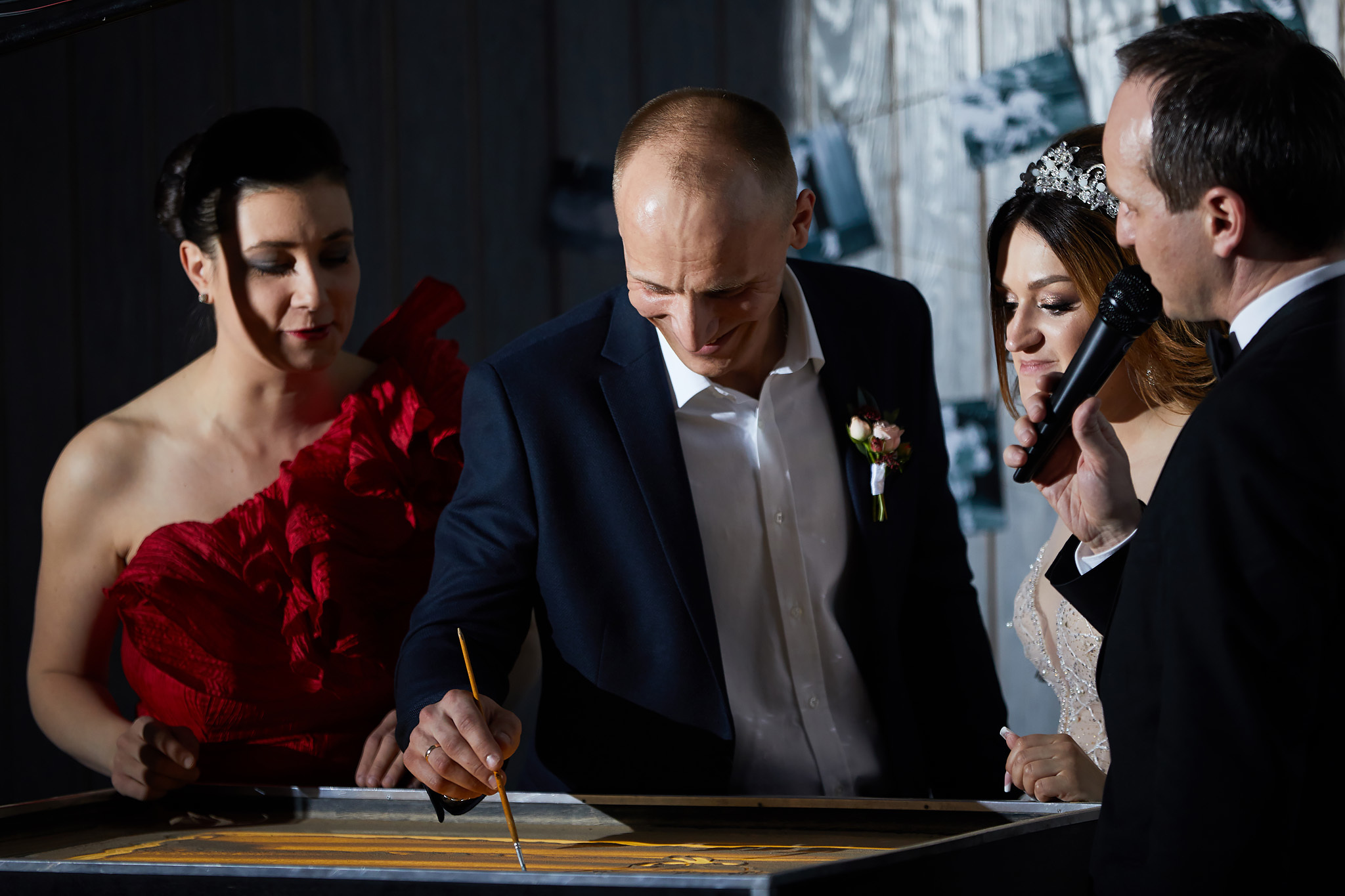 Сборы невесты на квартире. Жених и невеста собираются вместе.  Свадьба