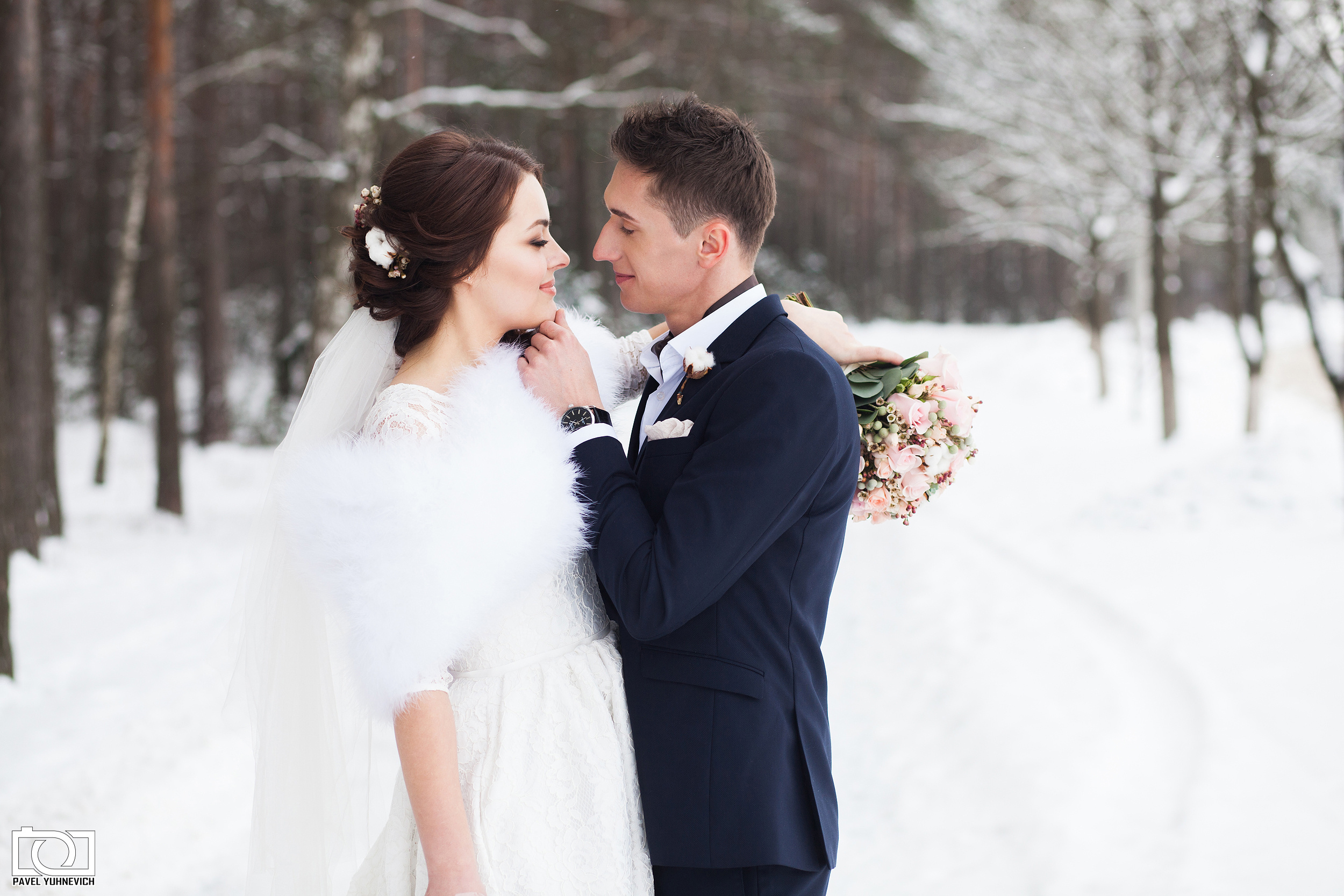 Свадьба зимой. Идеи для свадебной фотосессии зимой. Фотограф Павел Юхн