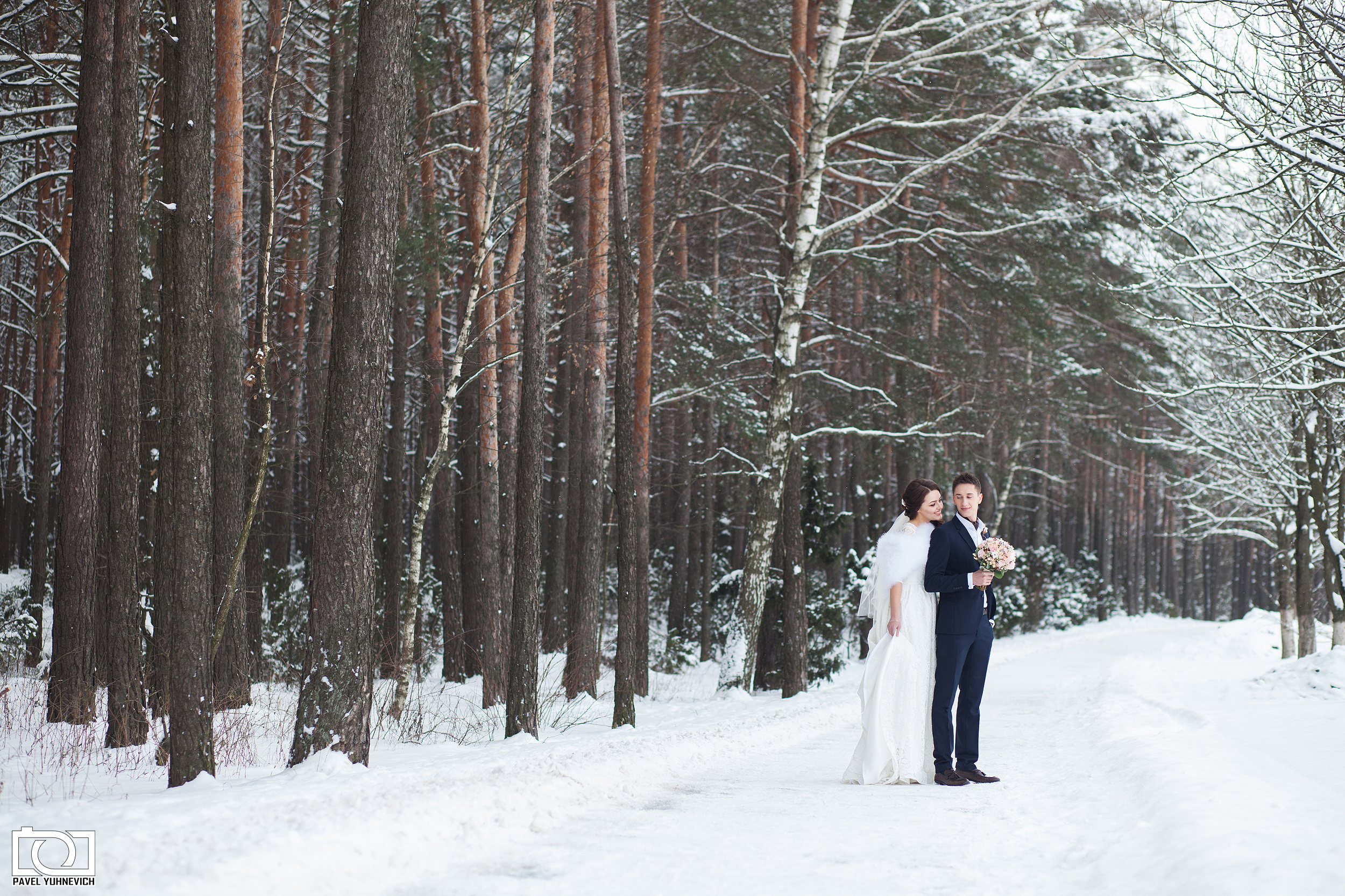 Свадьба зимой. Идеи для свадебной фотосессии зимой. Фотограф Павел Юхн