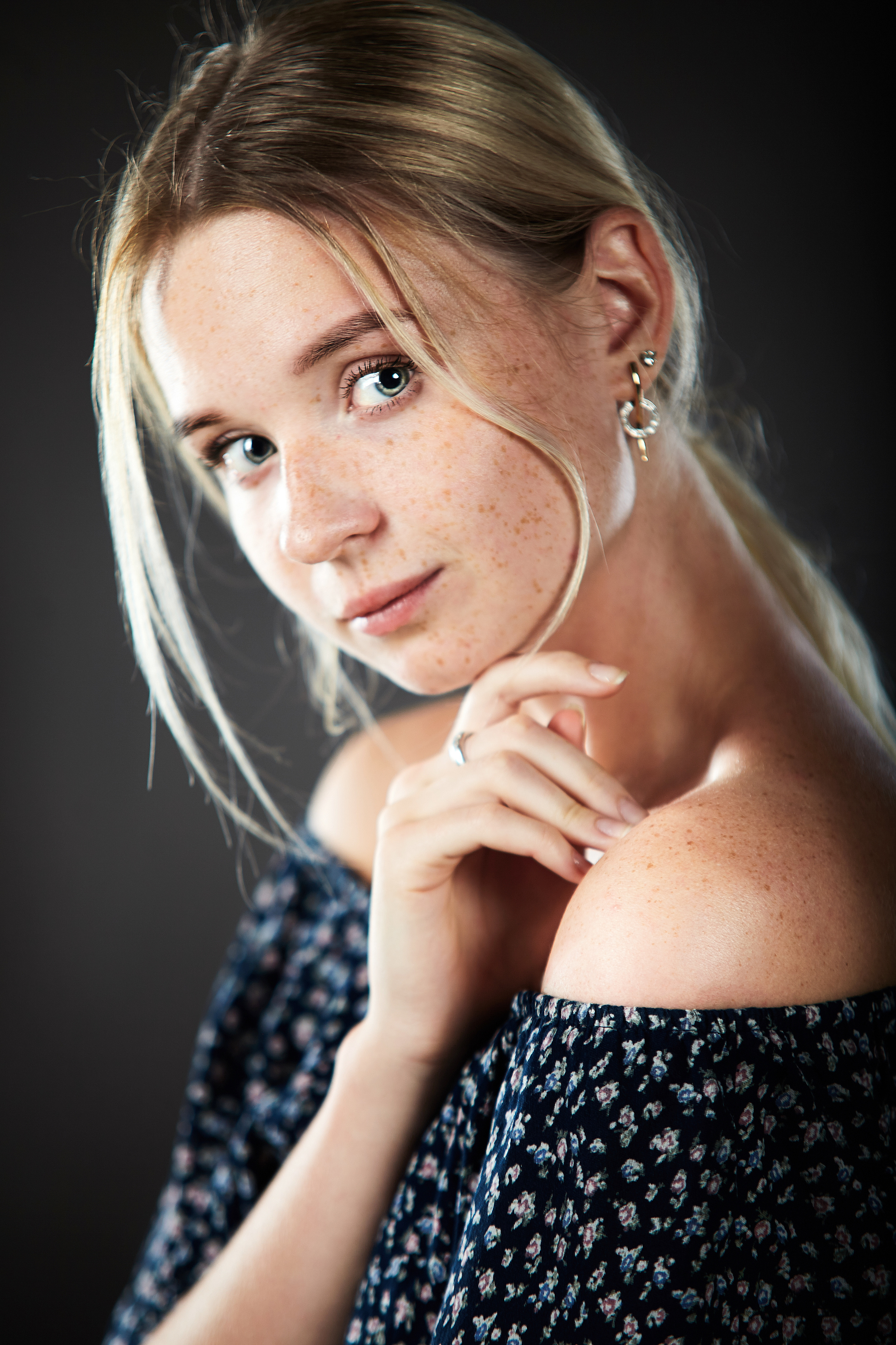 Фотосессия в студии, профессиональный студийный фотограф, ретушь и обр