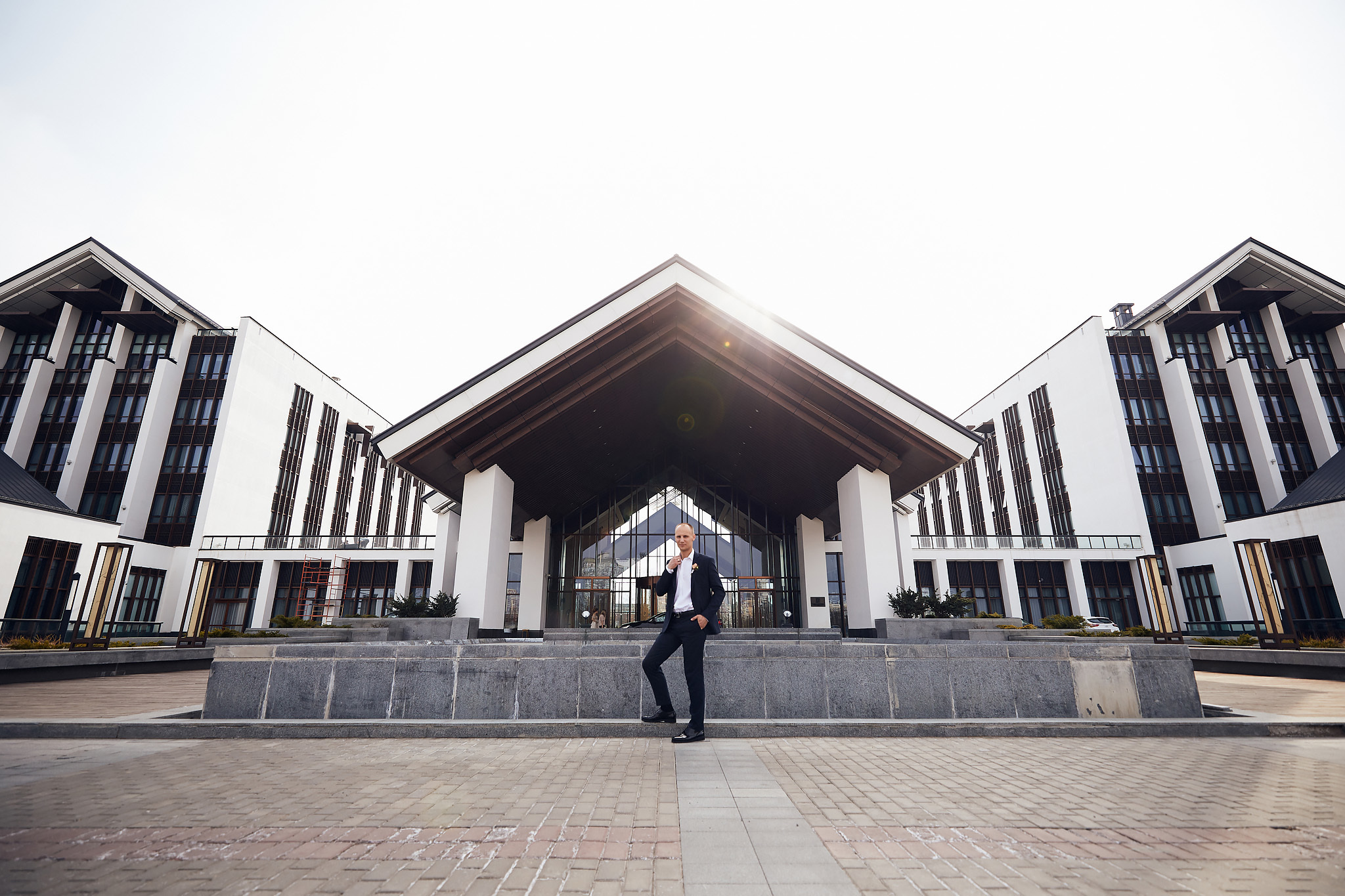 Сборы невесты на квартире. Жених и невеста собираются вместе.  Свадьба