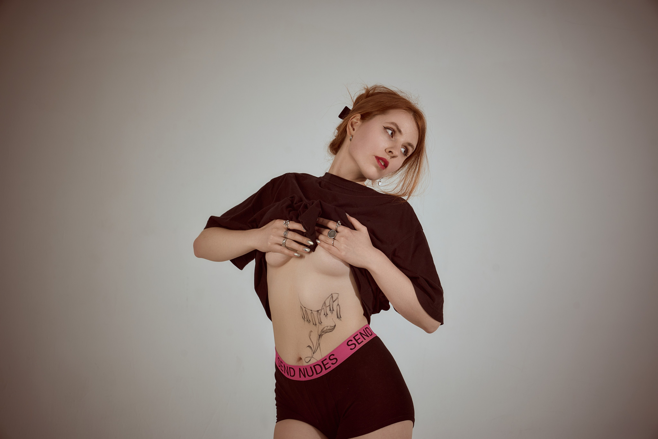 Фотосессия в эротическом стиле на циклораме в фотостудии Kap's Москвы