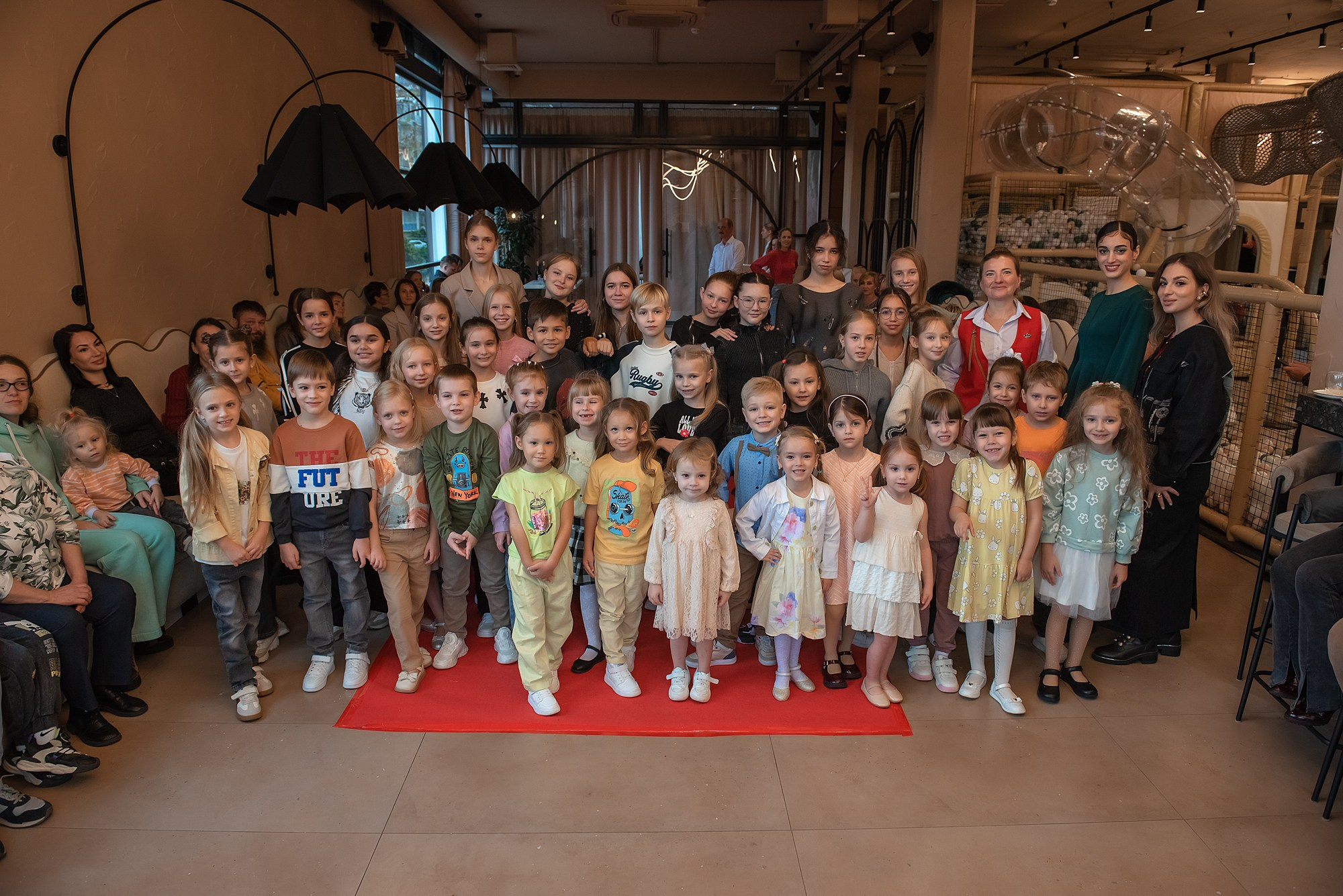 HAPPYkids дефиле в день мамы. Семейный и коммерческий фотограф в Сочи Александр Бодунов