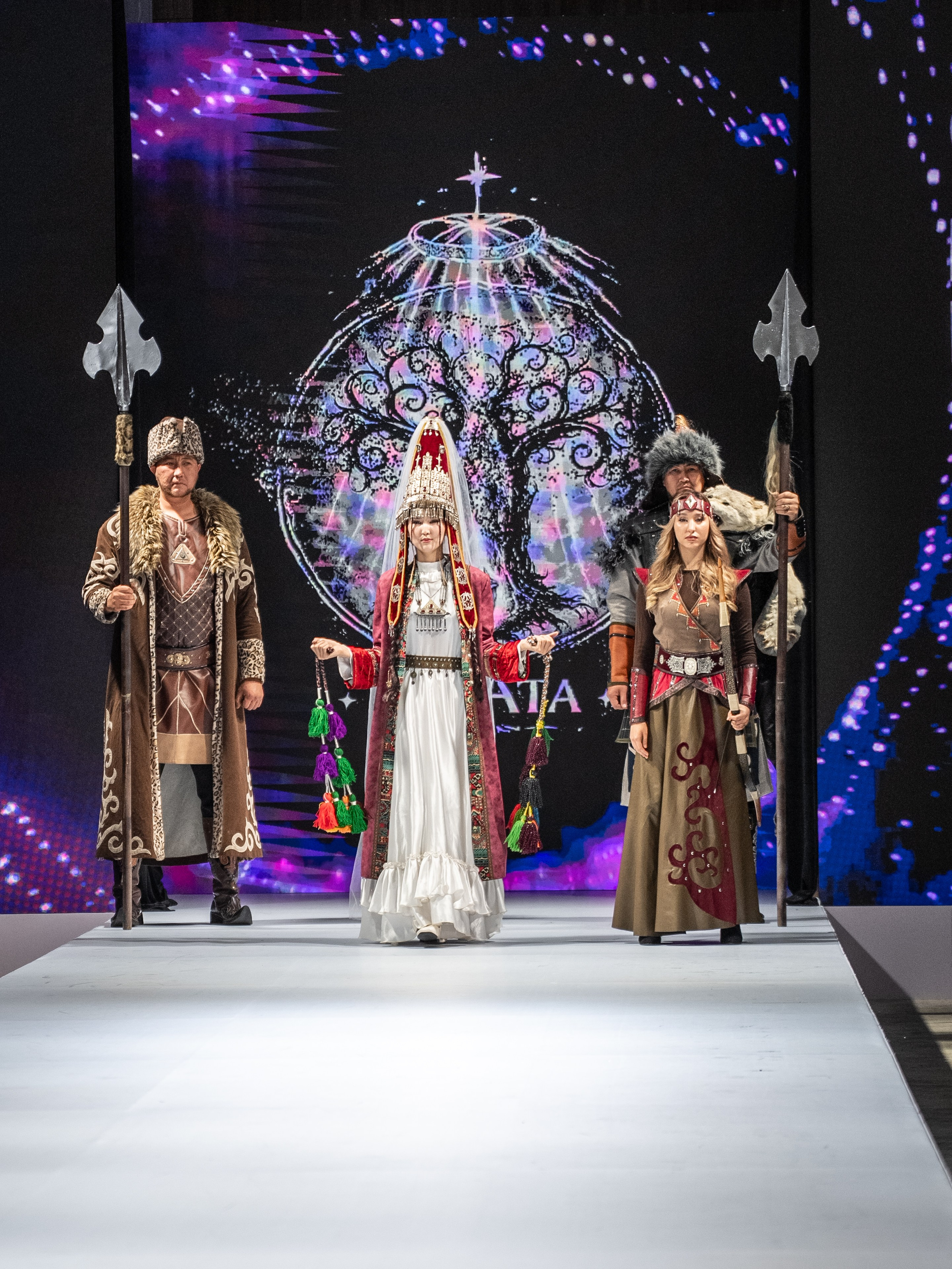 EURASIAN FASHION WEEK Lo Zarata. Сайт Алматинского НЮ АРТ, будуар и фэшн фотографа Дениса Карпенко
