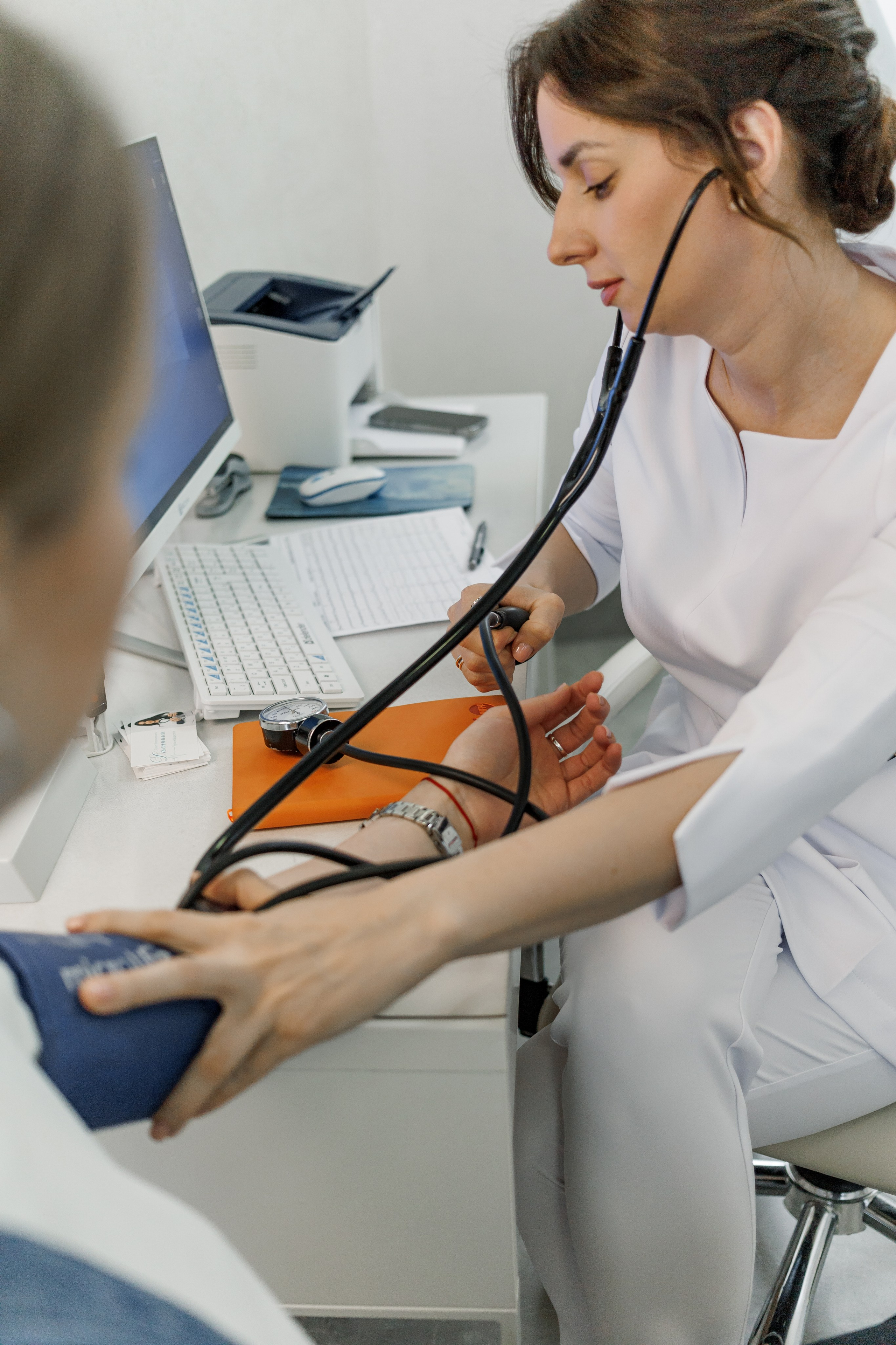 Фотосессия кардиолога в кабинете | Пример съёмки для врача | Анна Островская. КОНТЕНТ ФОТОГРАФ