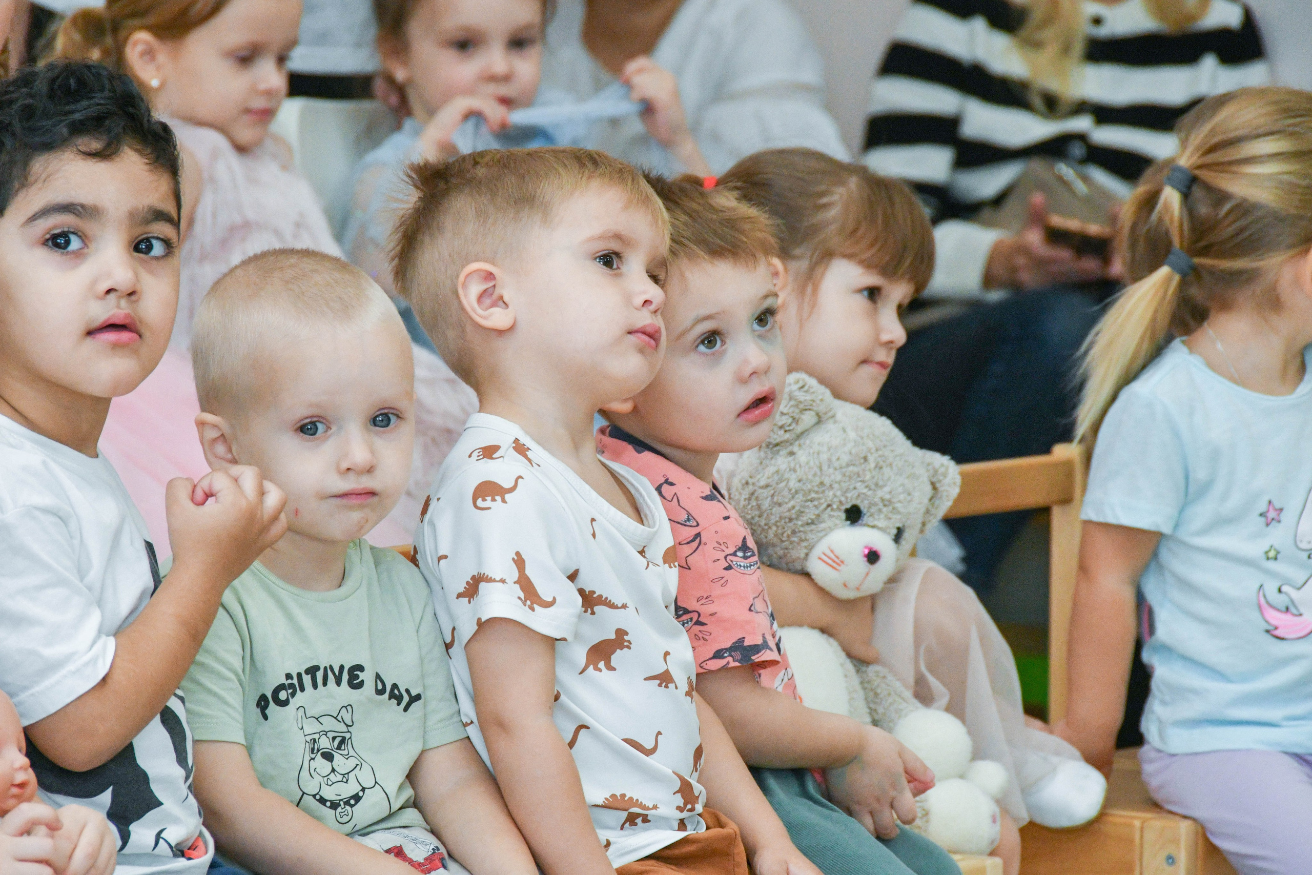 2023 г. День дошкольного работника и прогулка. Репортажный и детский фотограф в Новосибирске