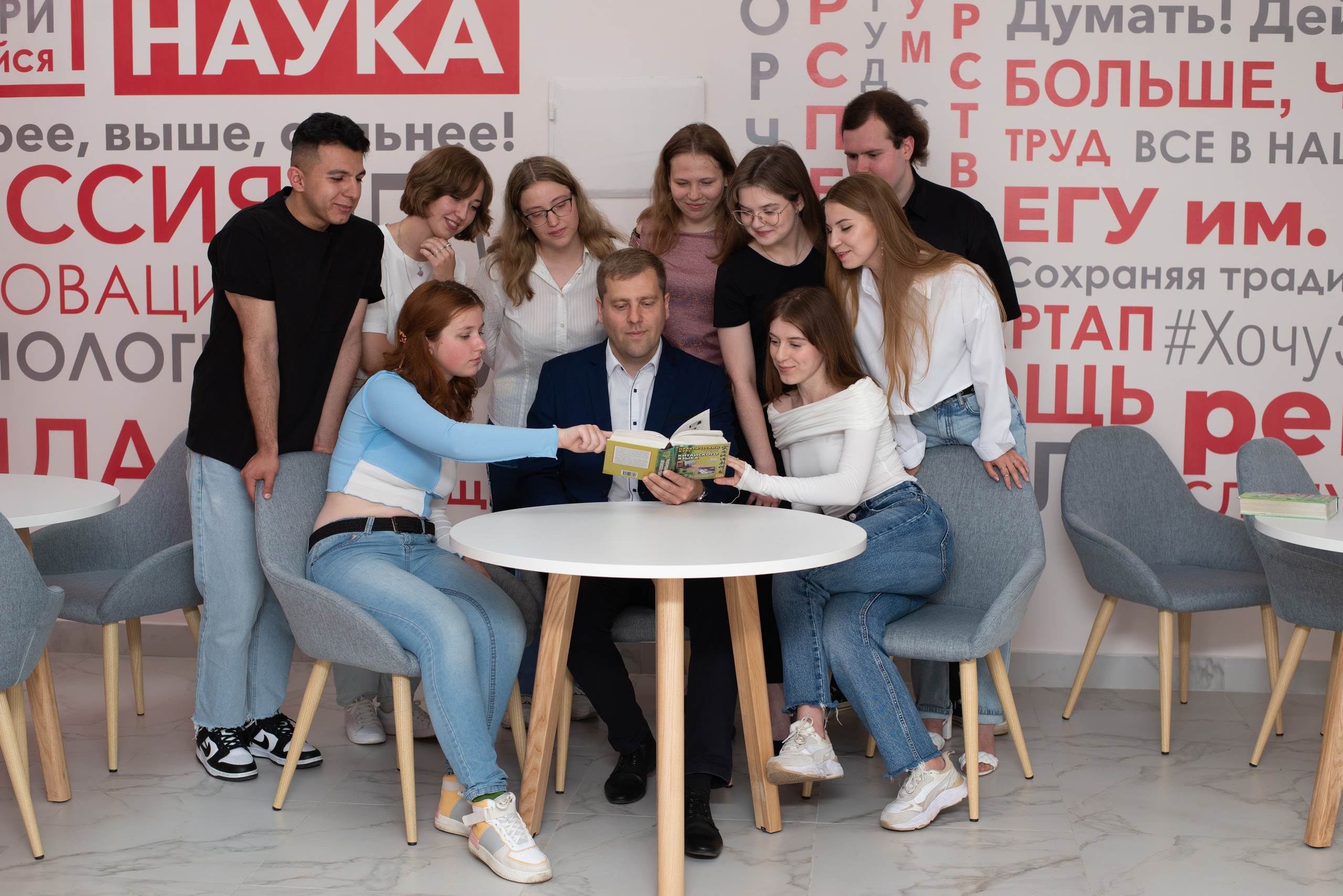 Последний звонок ин. яз. 2024. Портретный фотограф Марина Тамбовская