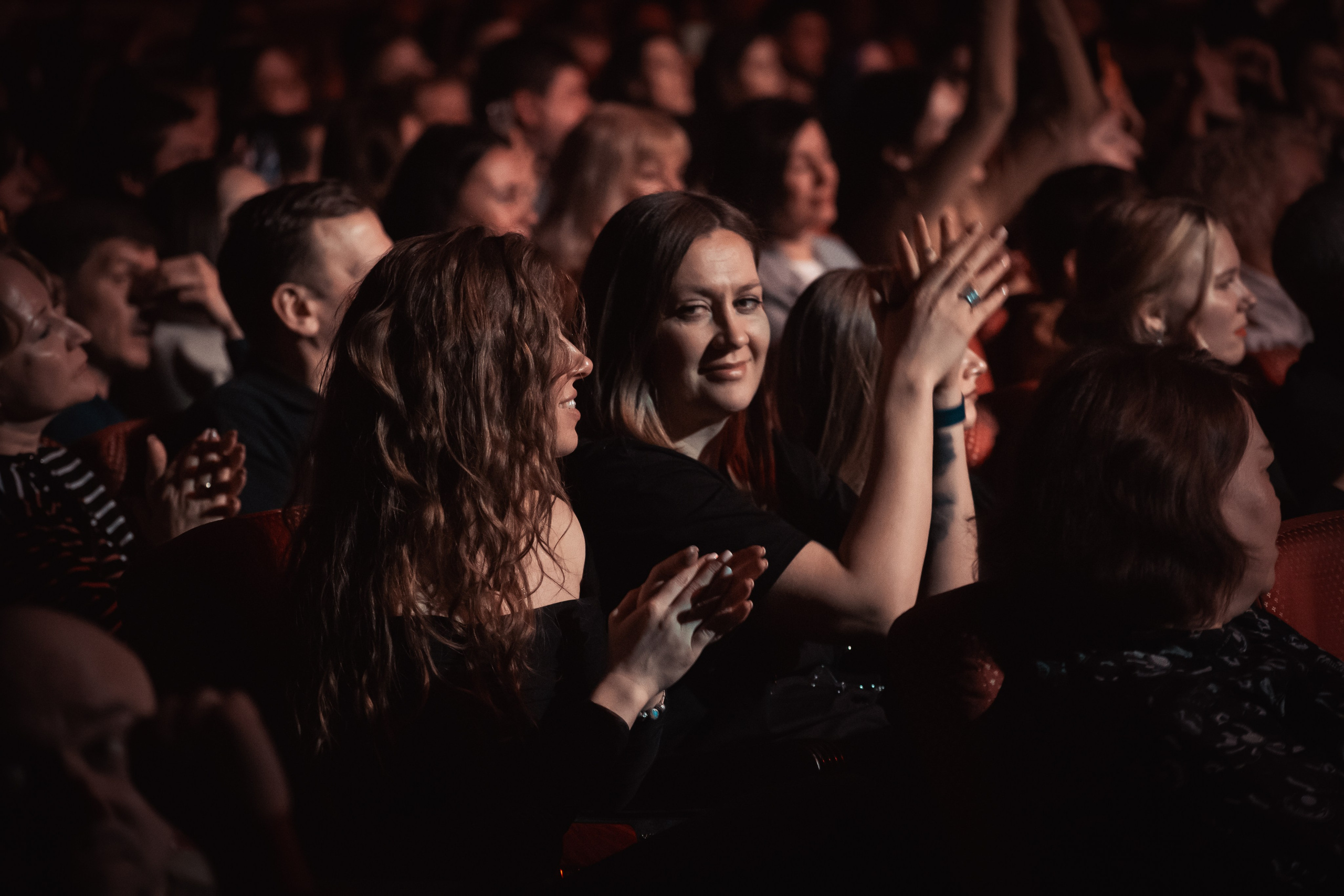 Сергей Бобунец с оркестром, Гранд холл Сибирь, 18.03.2026. Фотограф Регина Крикунова г. Красноярск