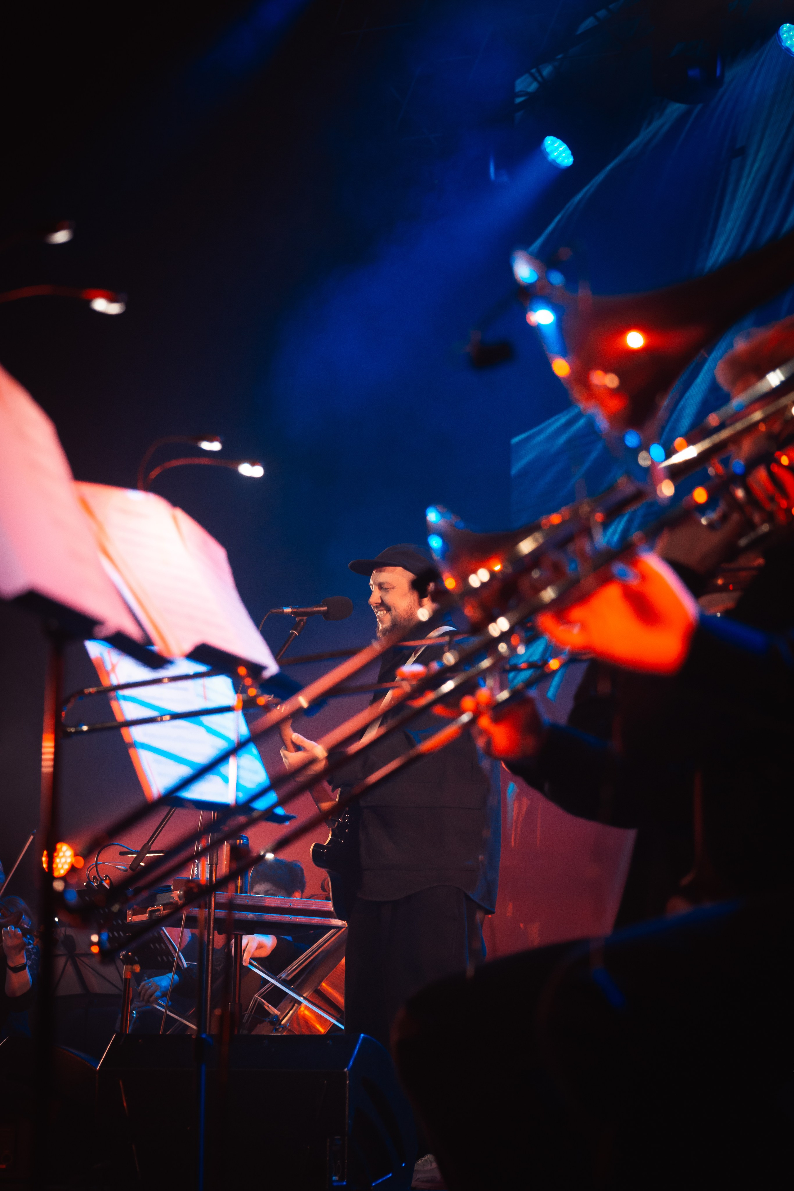 Сергей Бобунец с оркестром, Гранд холл Сибирь, 18.03.2026. Фотограф Регина Крикунова г. Красноярск