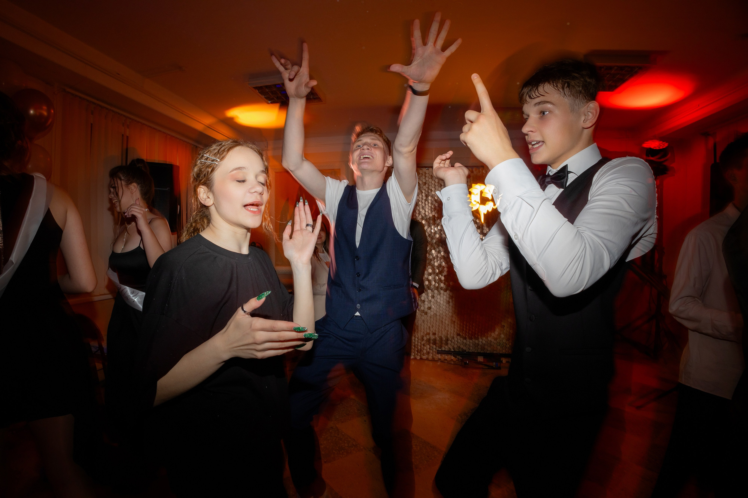 Школьный выпускной 2024 год в Соколе (Минск). Свадебный фотограф в Минске/Беларуси Сергей Спиридонов