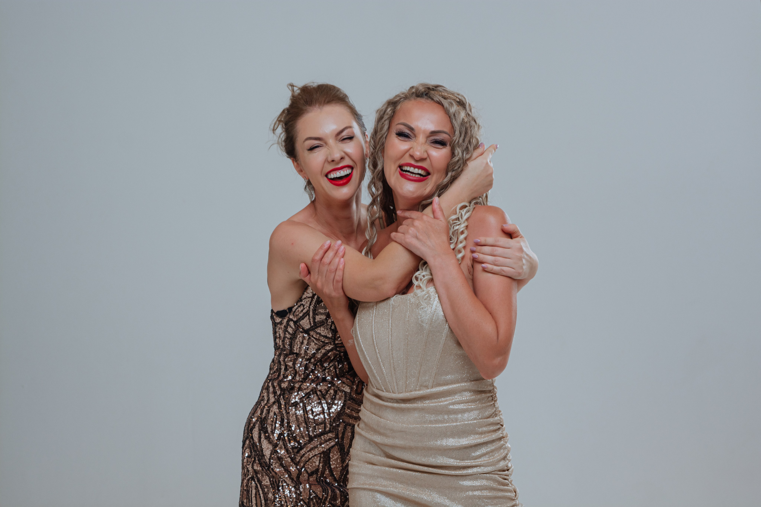 Фотосессия Superwoman Натальи и Светланы для афишы. Портретный фотограф в Санкт-Петербурге Дмитриева Наталия