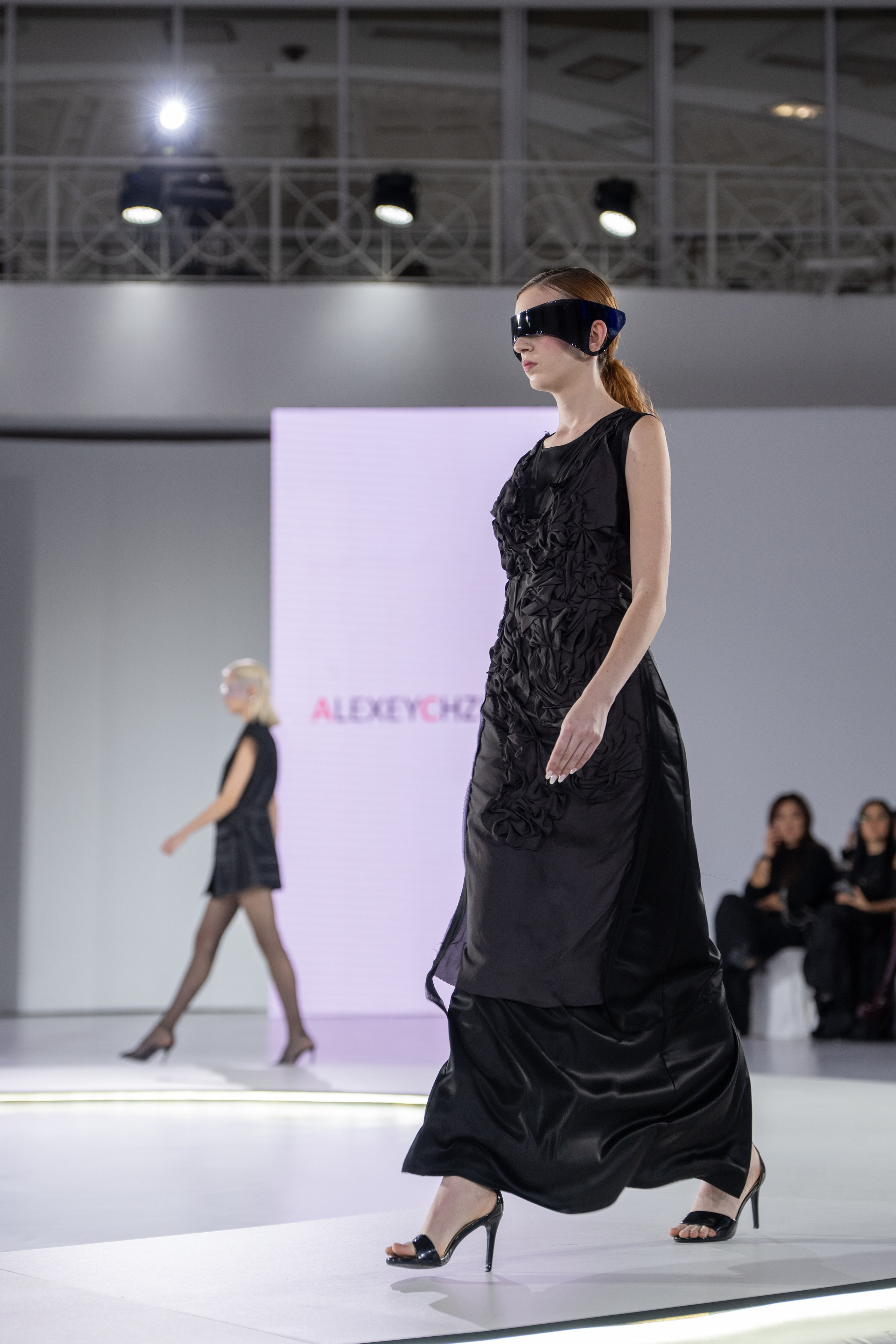 Дизайнер Alexey Czhen. Сайт Алматинского НЮ АРТ, будуар и фэшн фотографа Дениса Карпенко