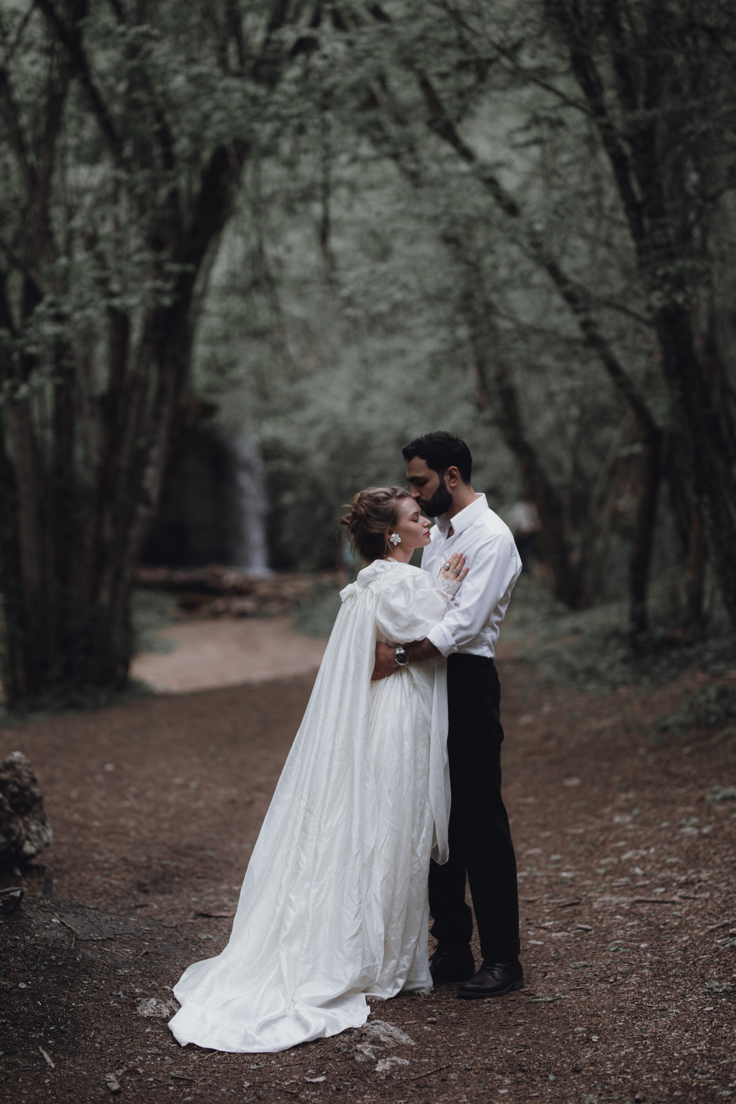 Свадебная фотосессия у водопада. Фотограф Анастасия Залевская