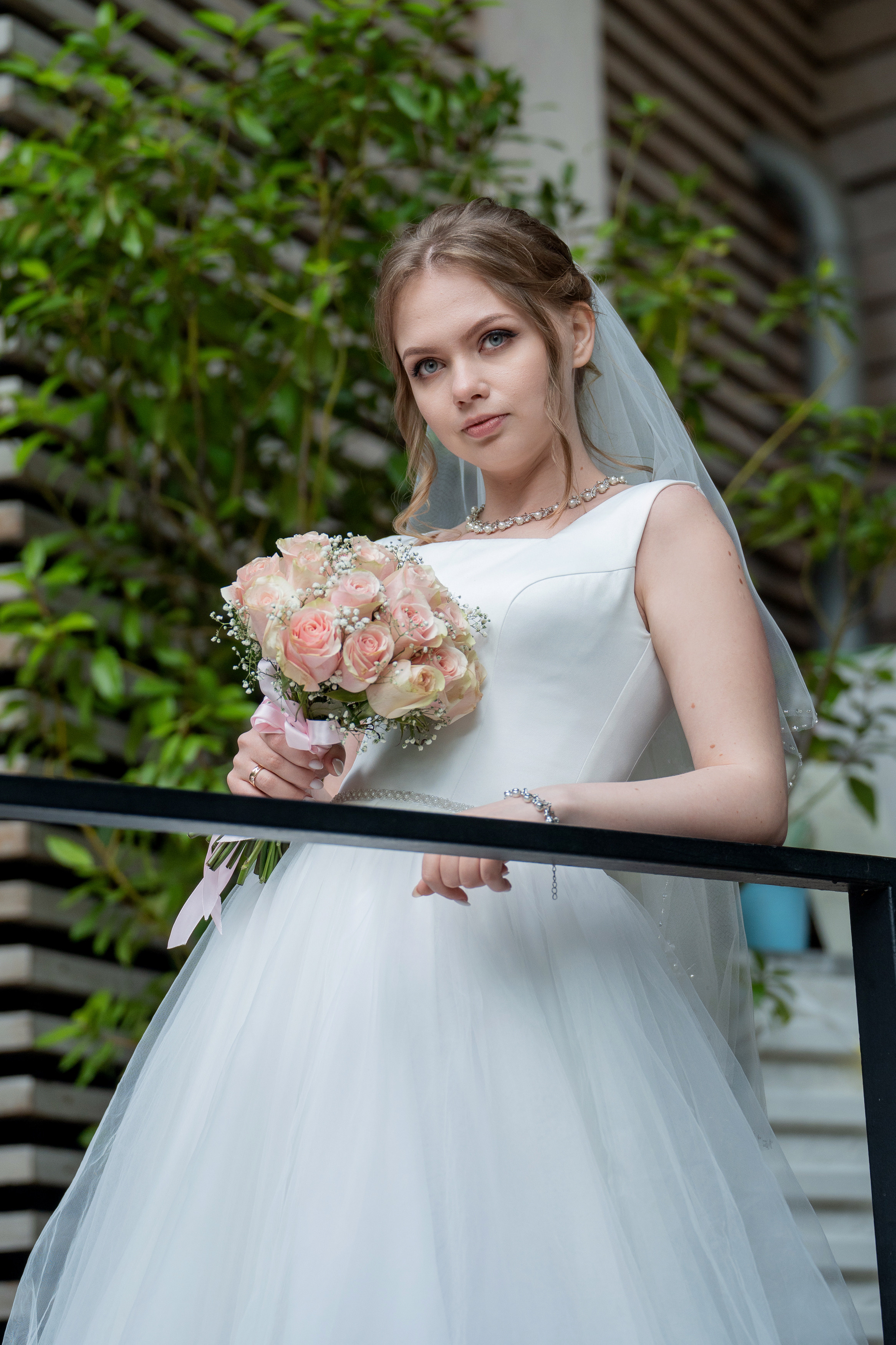 Свадебная прогулка в парке Горького Москва. Портретный фотограф Олеся Владимирова в Москве
