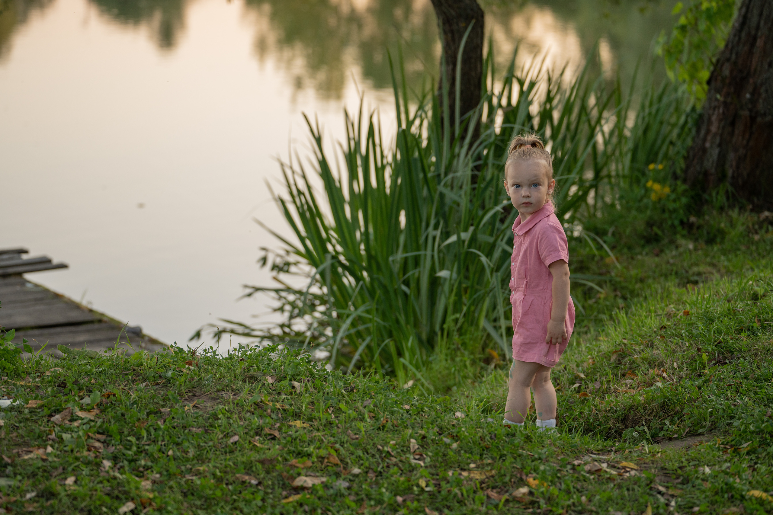 Детская фотосессия у воды. Портретный фотограф Олеся Владимирова в Москве