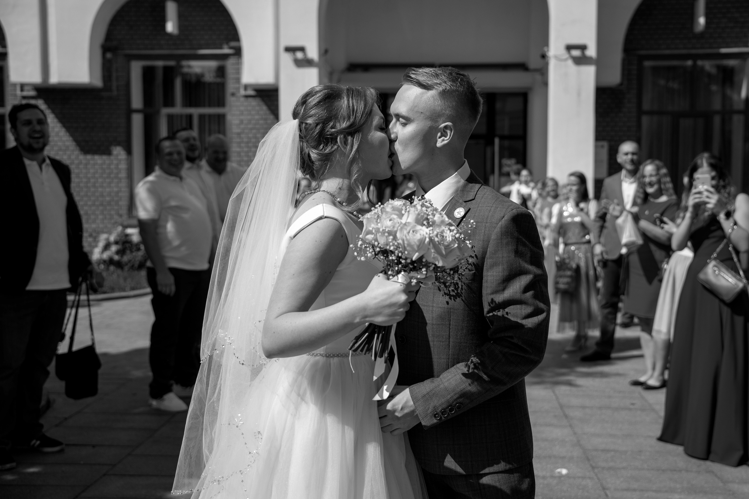 Свадебная прогулка в парке Горького Москва. Портретный фотограф Олеся Владимирова в Москве