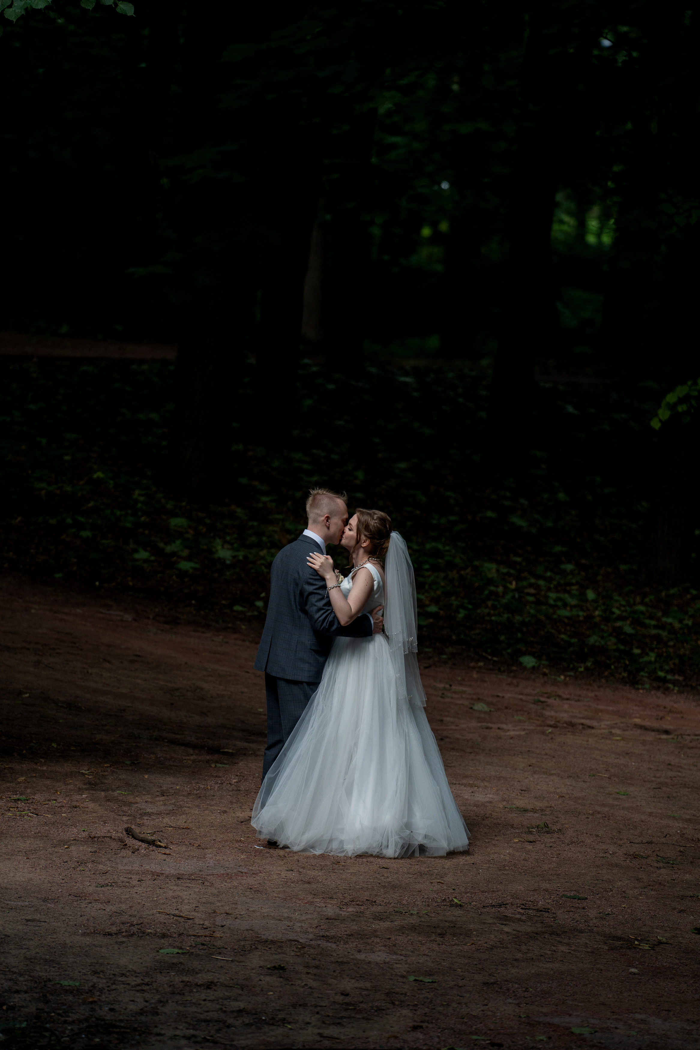 Свадебная прогулка в парке Горького Москва. Портретный фотограф Олеся Владимирова в Москве