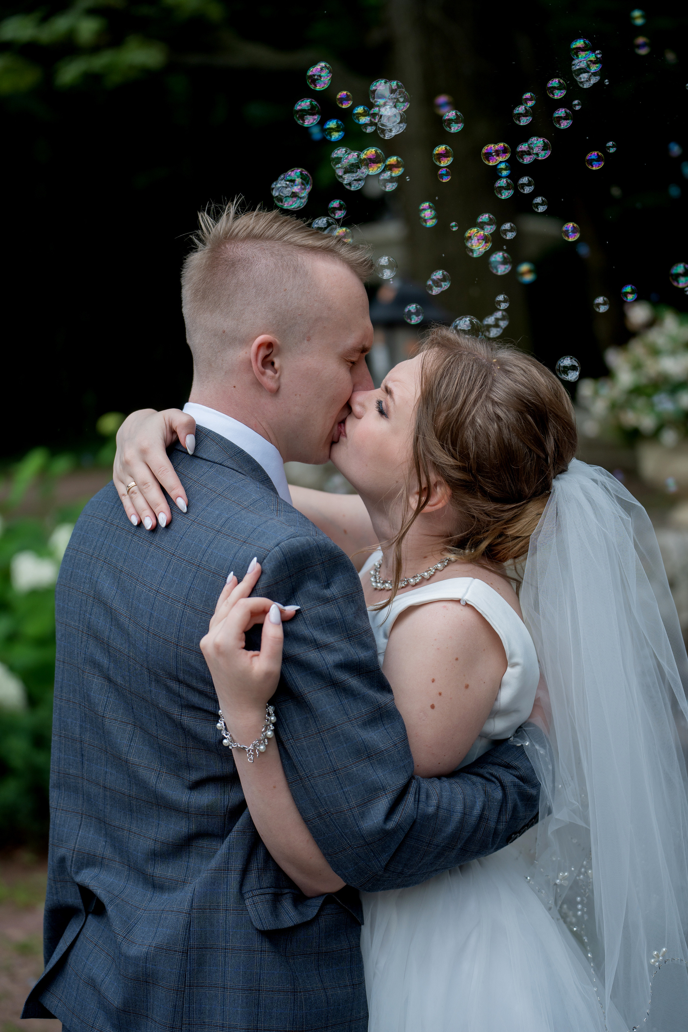 Свадебная прогулка в парке Горького Москва. Портретный фотограф Олеся Владимирова в Москве