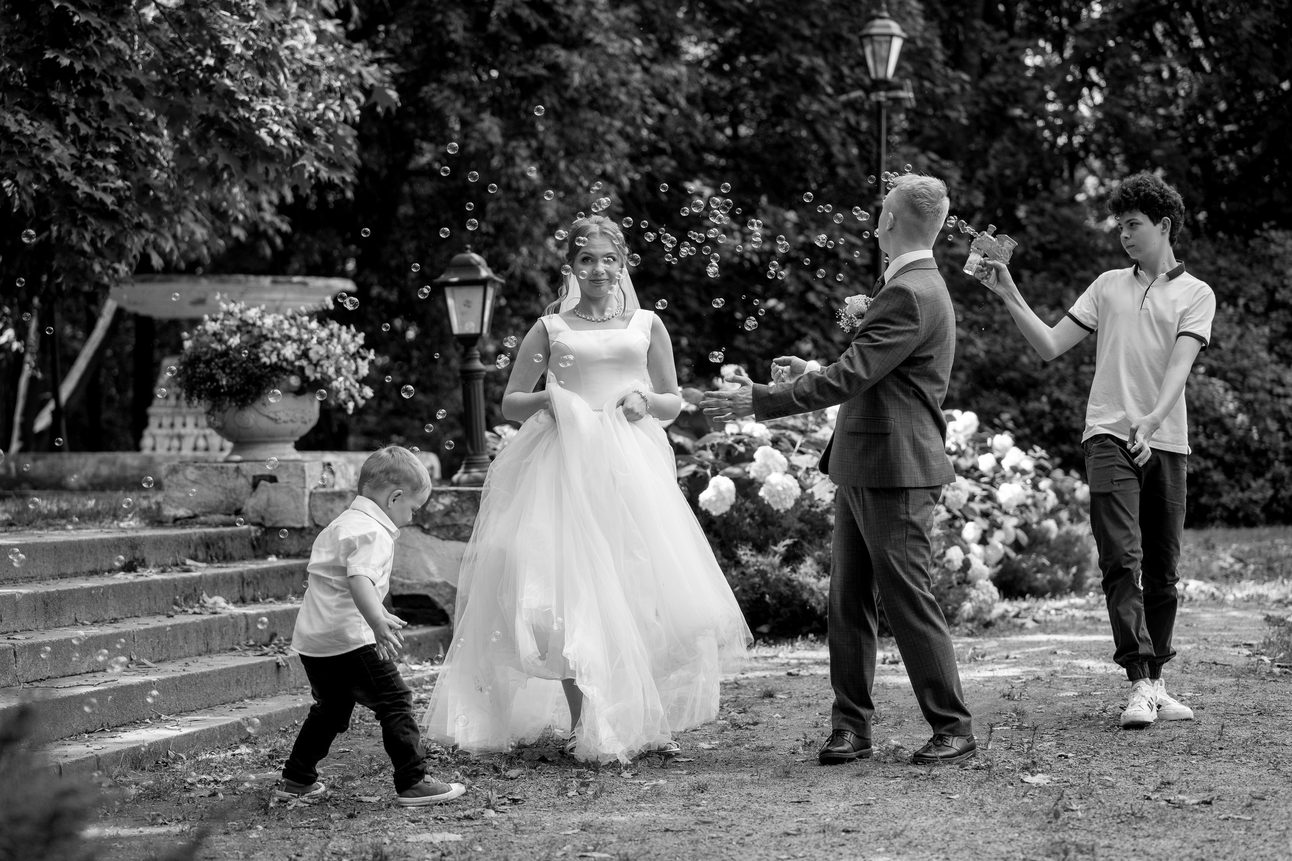 Свадебная прогулка в парке Горького Москва. Портретный фотограф Олеся Владимирова в Москве