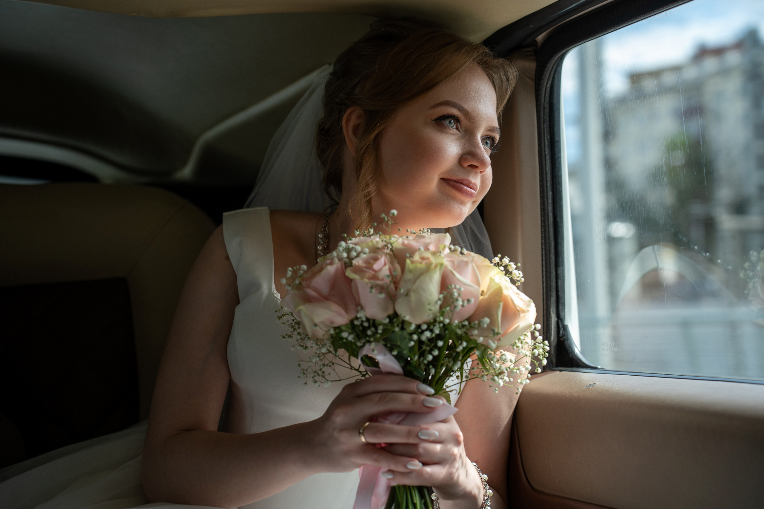 Свадебная прогулка в парке Горького Москва. Портретный фотограф Олеся Владимирова в Москве