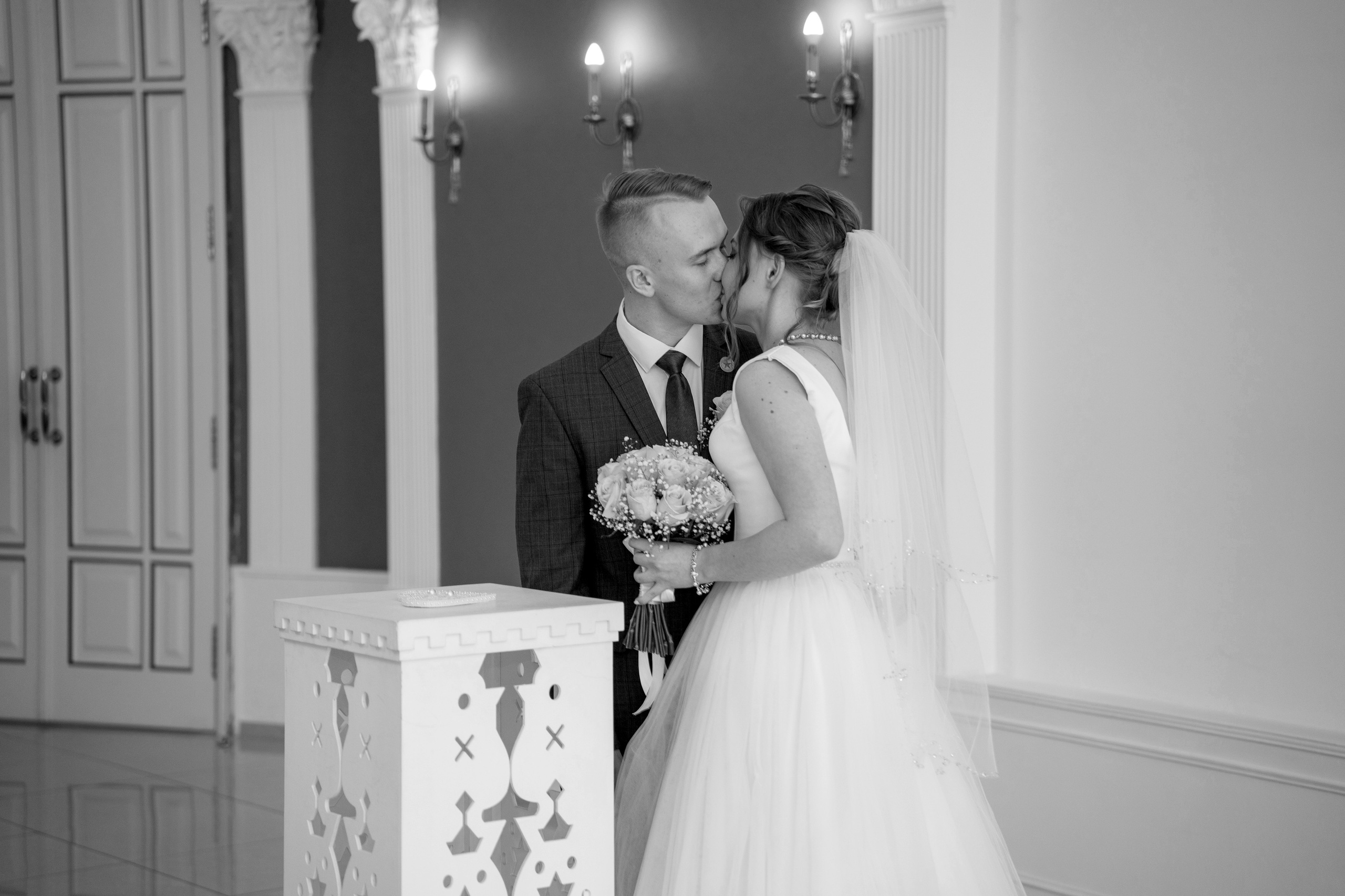 Свадебная прогулка в парке Горького Москва. Портретный фотограф Олеся Владимирова в Москве