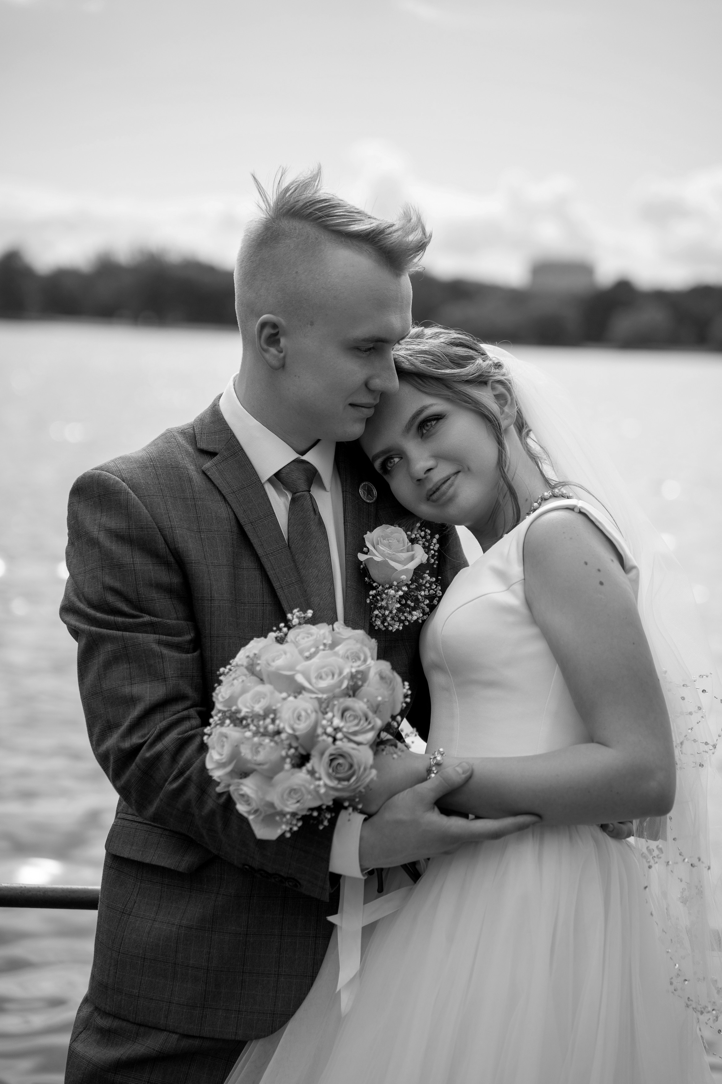 Свадебная прогулка в парке Горького Москва. Портретный фотограф Олеся Владимирова в Москве