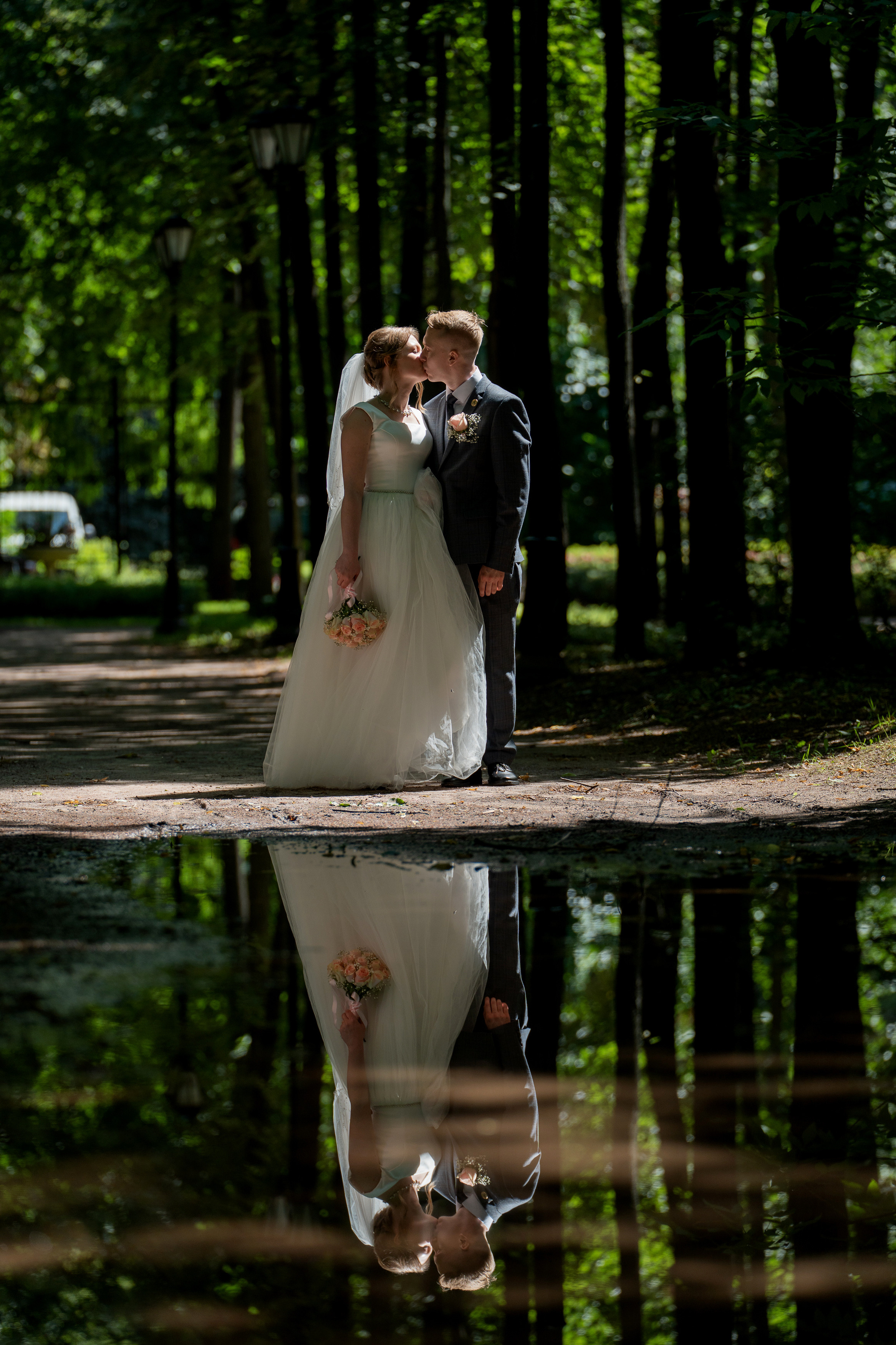 Свадебная прогулка в парке Горького Москва. Портретный фотограф Олеся Владимирова в Москве