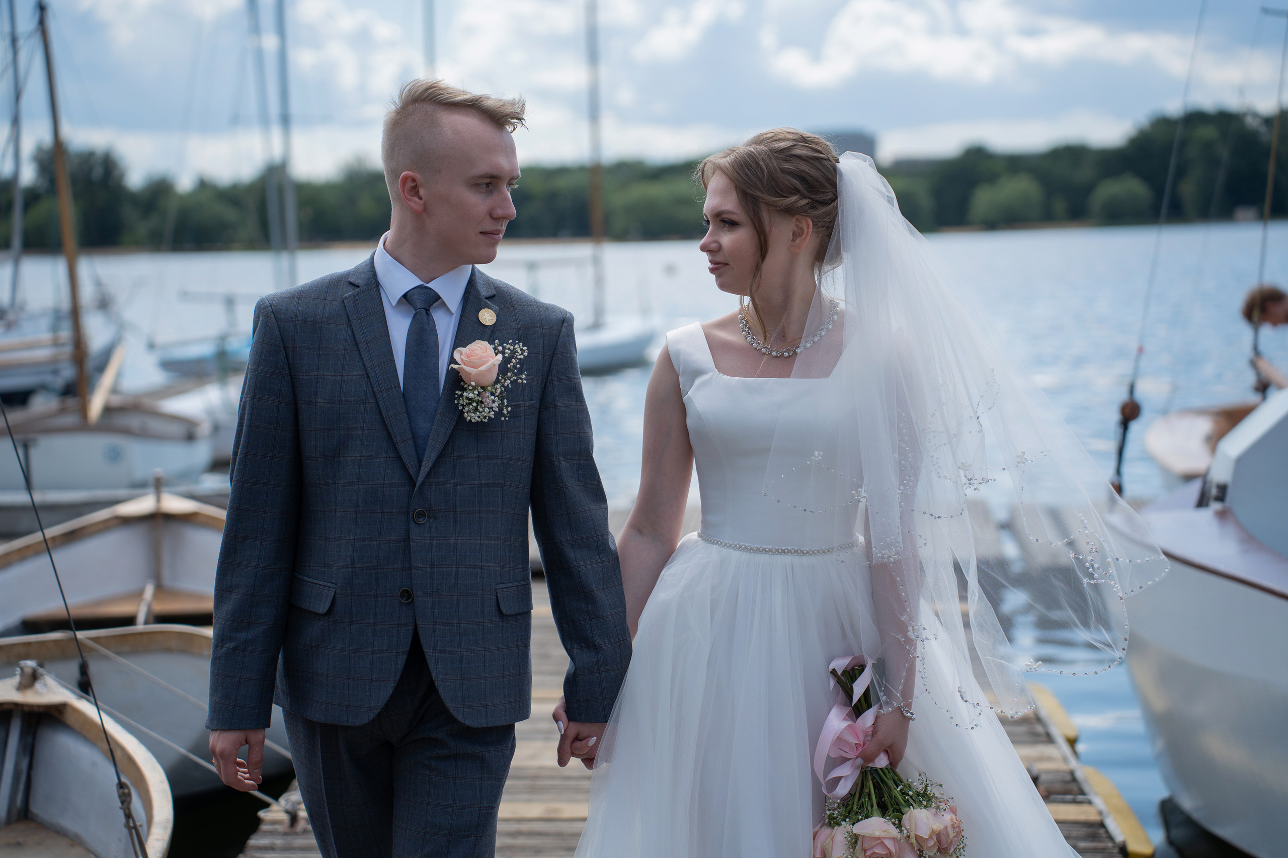 Свадебная прогулка в парке Горького Москва. Портретный фотограф Олеся Владимирова в Москве