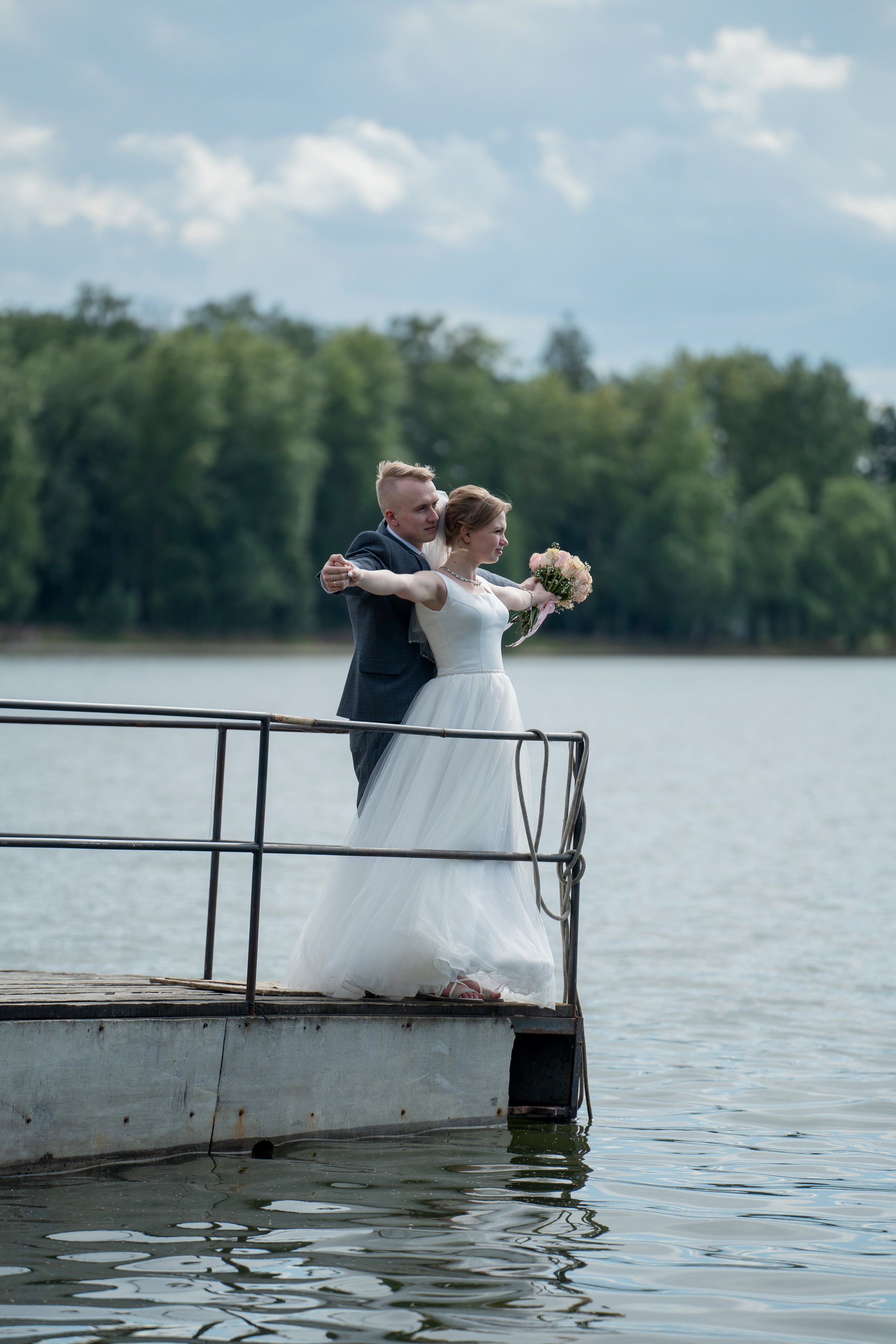 Свадебная прогулка в парке Горького Москва. Портретный фотограф Олеся Владимирова в Москве