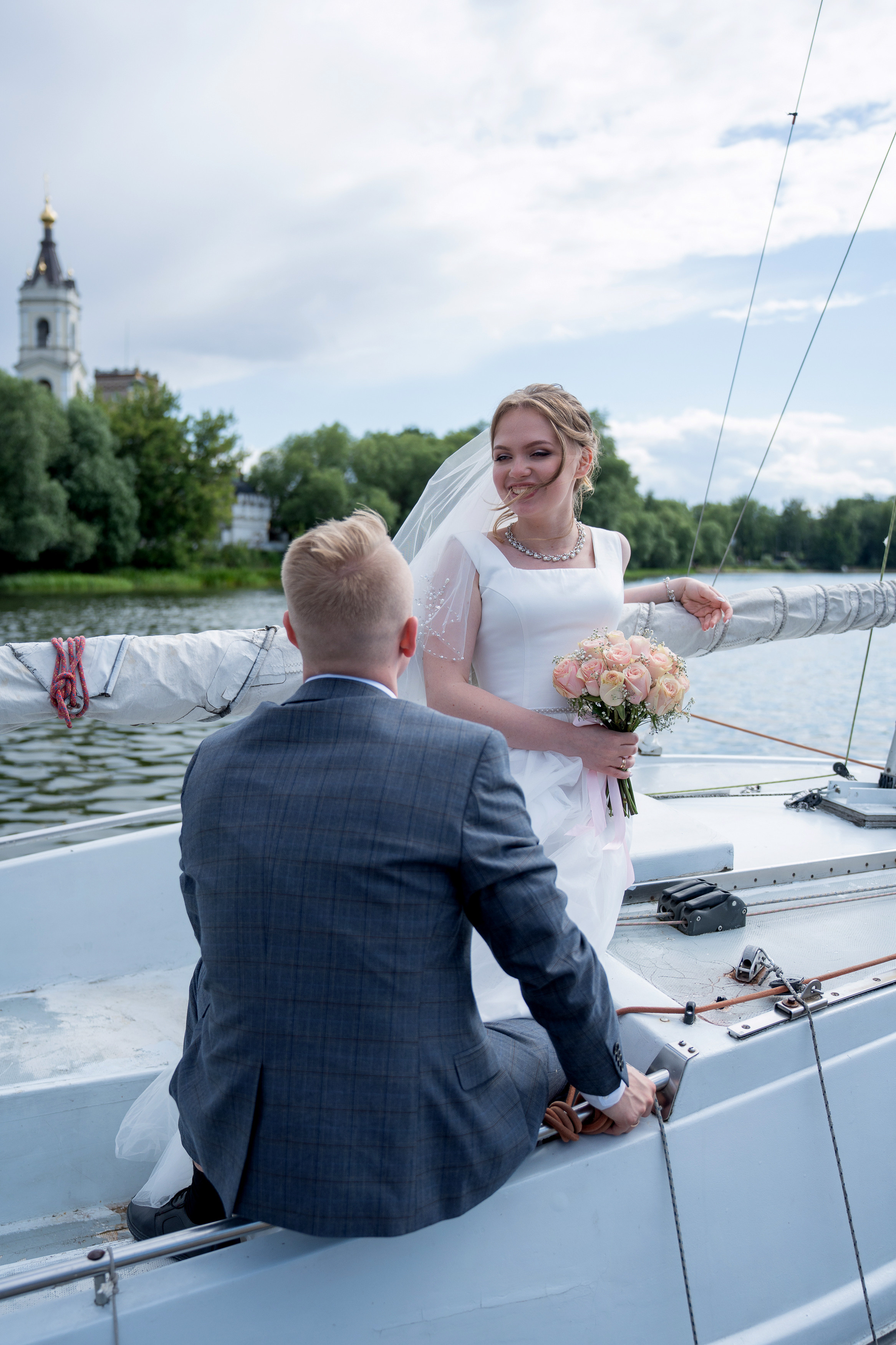 Свадебная прогулка в парке Горького Москва. Портретный фотограф Олеся Владимирова в Москве