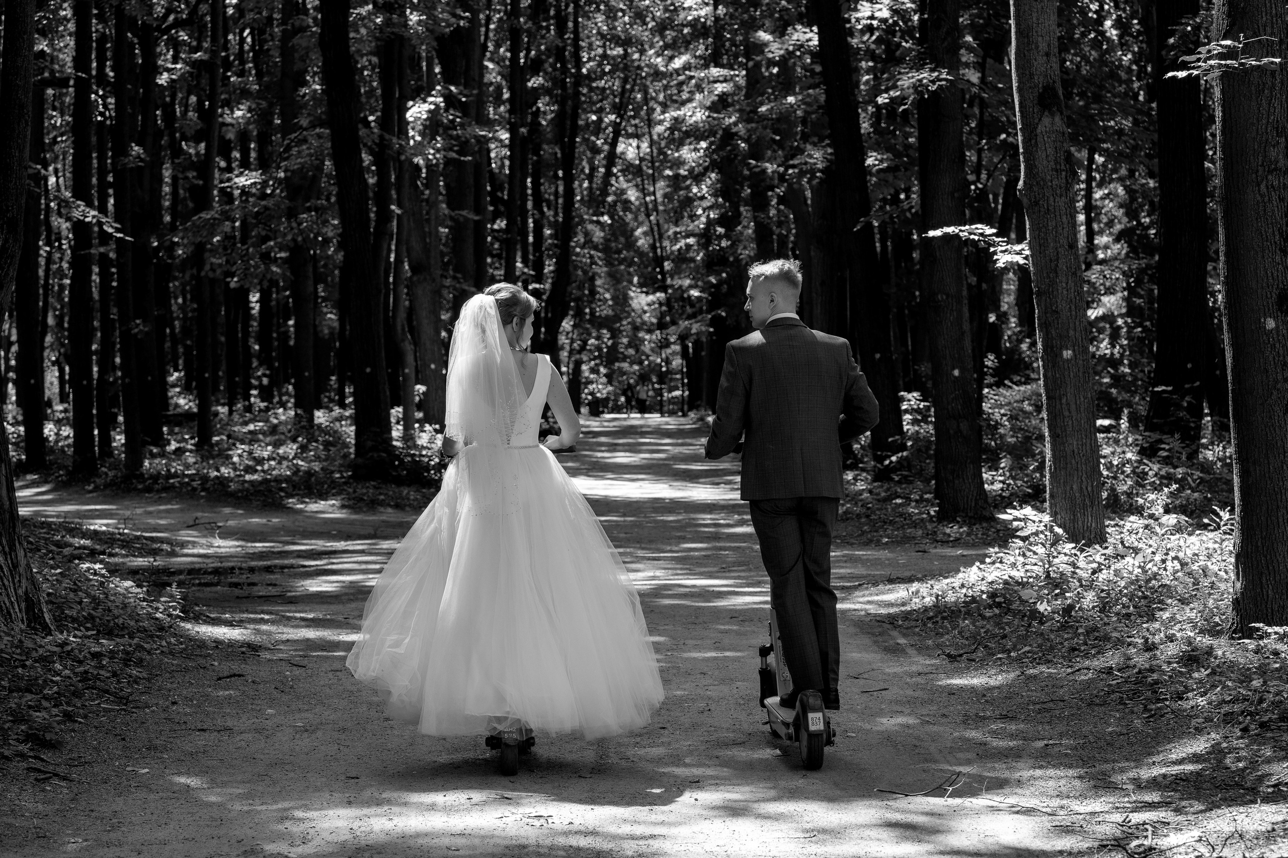 Свадебная прогулка в парке Горького Москва. Портретный фотограф Олеся Владимирова в Москве