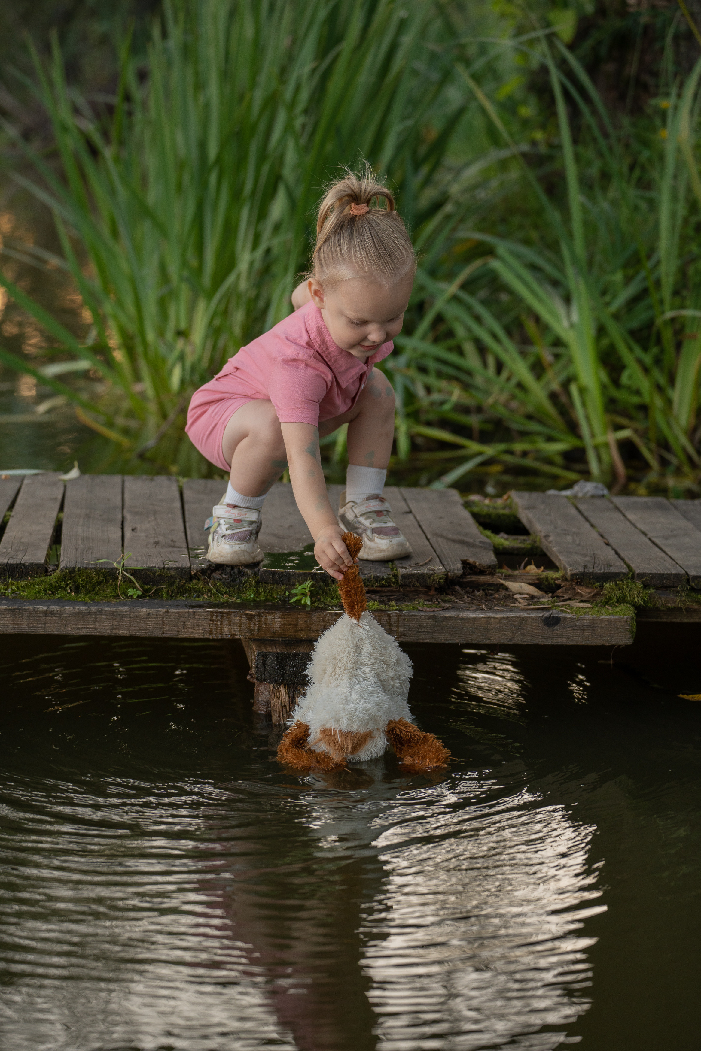 Детская фотосессия у воды. Портретный фотограф Олеся Владимирова в Москве