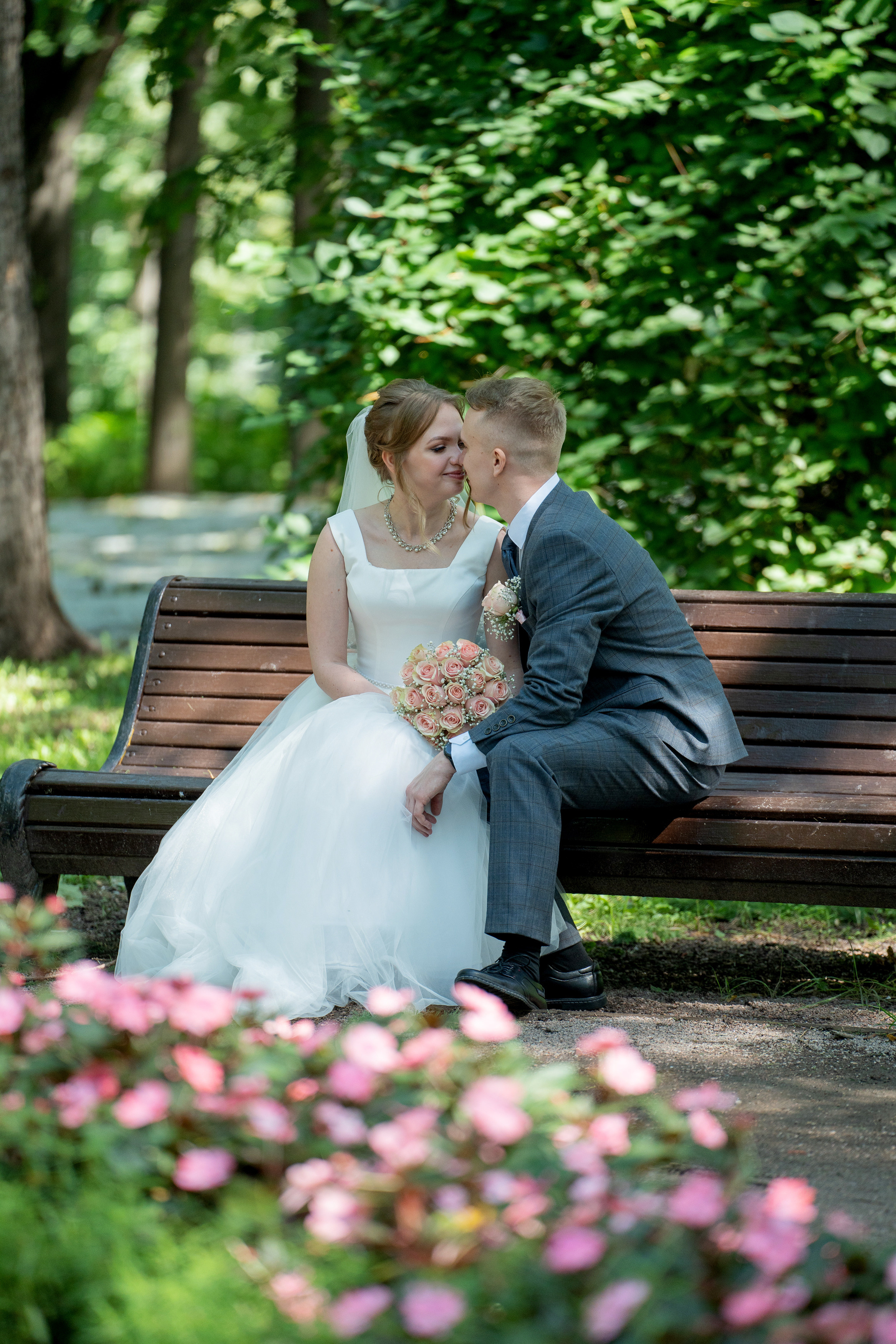 Свадебная прогулка в парке Горького Москва. Портретный фотограф Олеся Владимирова в Москве