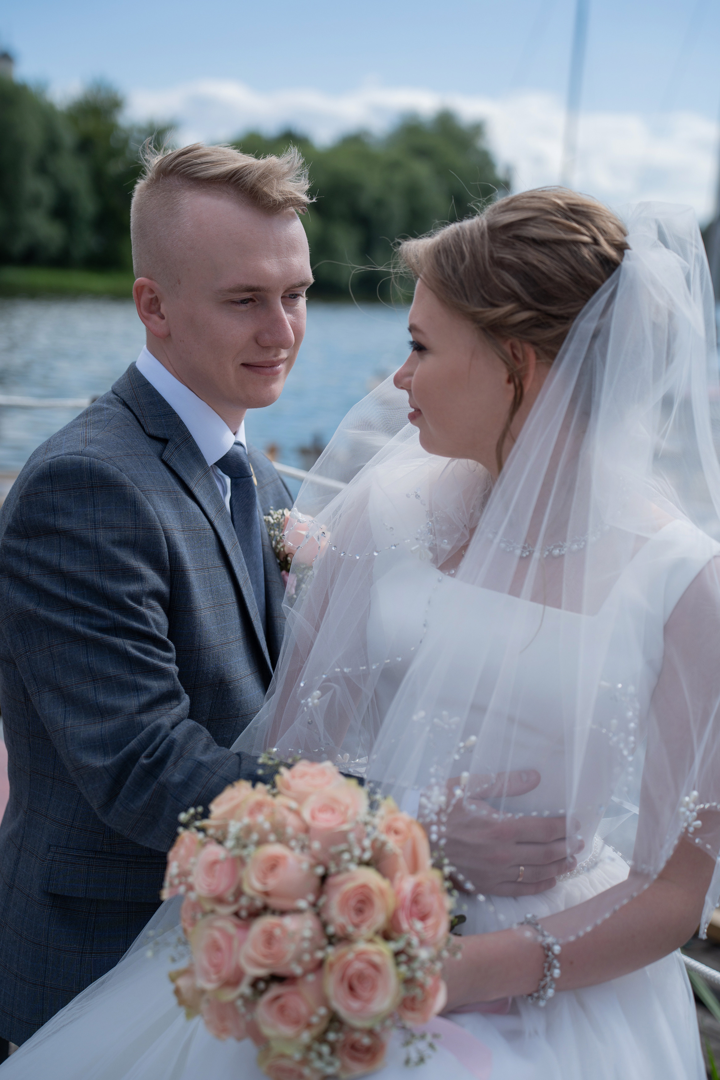 Свадебная прогулка в парке Горького Москва. Портретный фотограф Олеся Владимирова в Москве