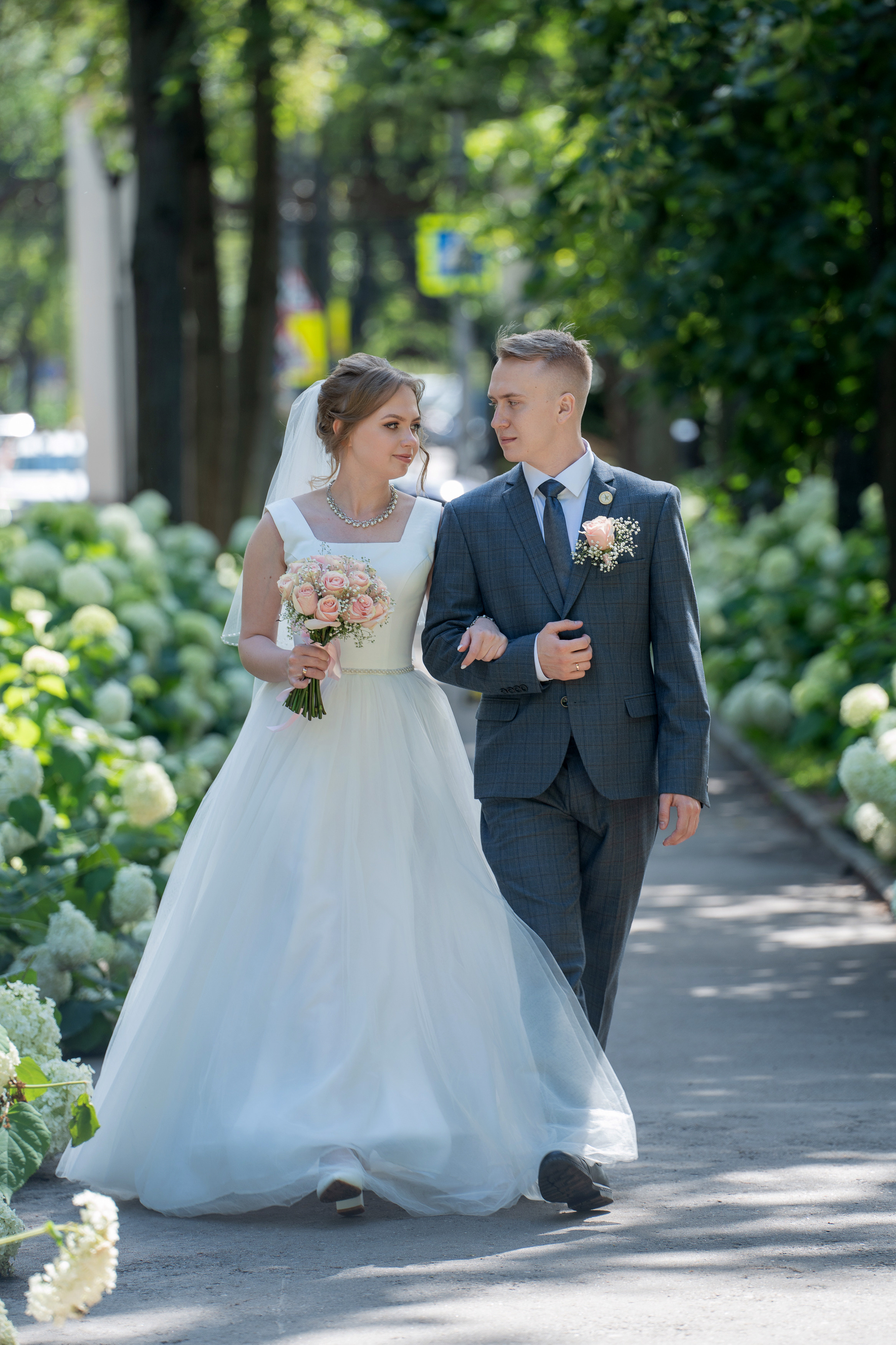 Свадебная прогулка в парке Горького Москва. Портретный фотограф Олеся Владимирова в Москве
