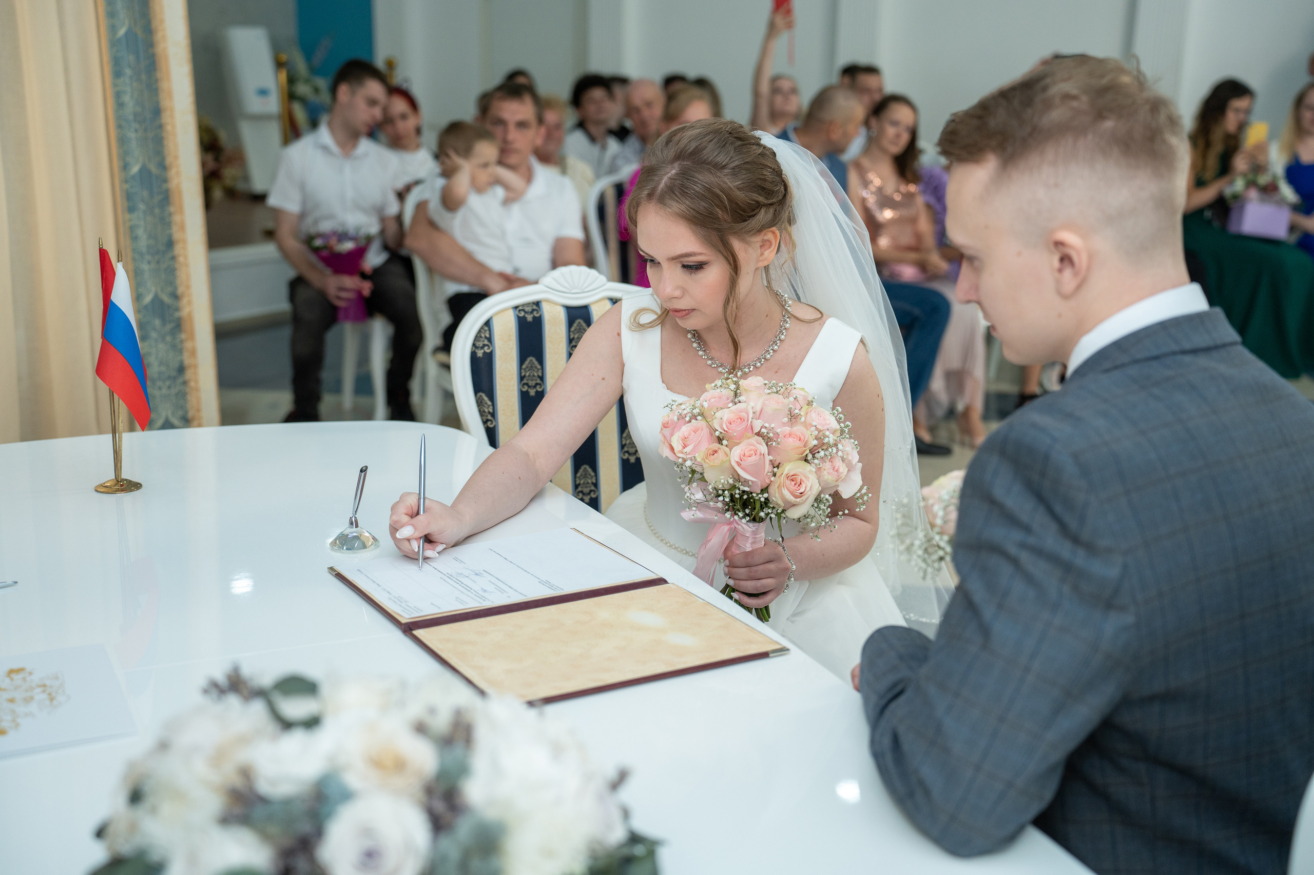 Свадебная прогулка в парке Горького Москва. Портретный фотограф Олеся Владимирова в Москве