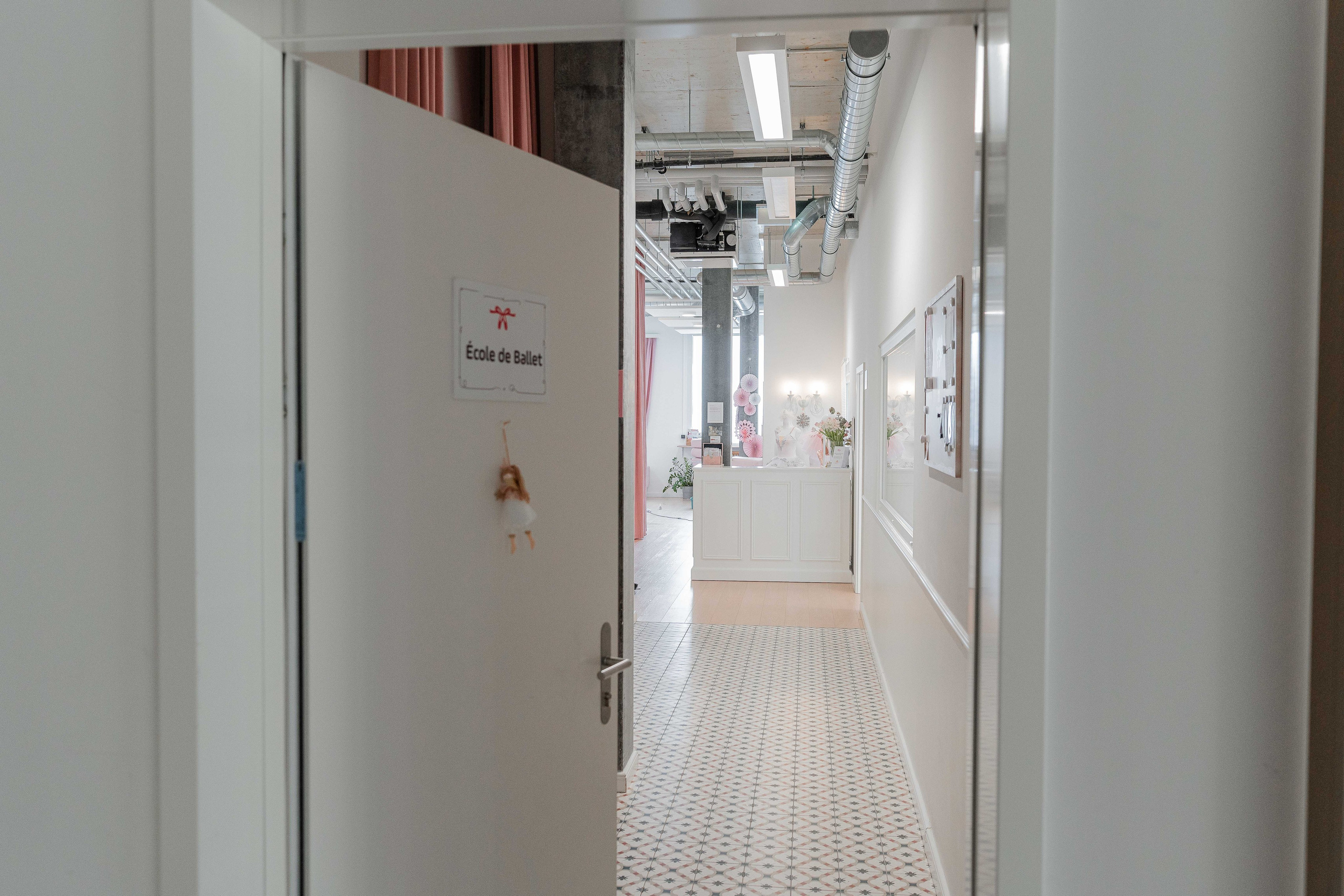 Commercial Photographer Geneva | Interior, Business & Restaurant Photography. Professional Wedding Photographer Geneva & Romande Switzerland | Tanya Creator