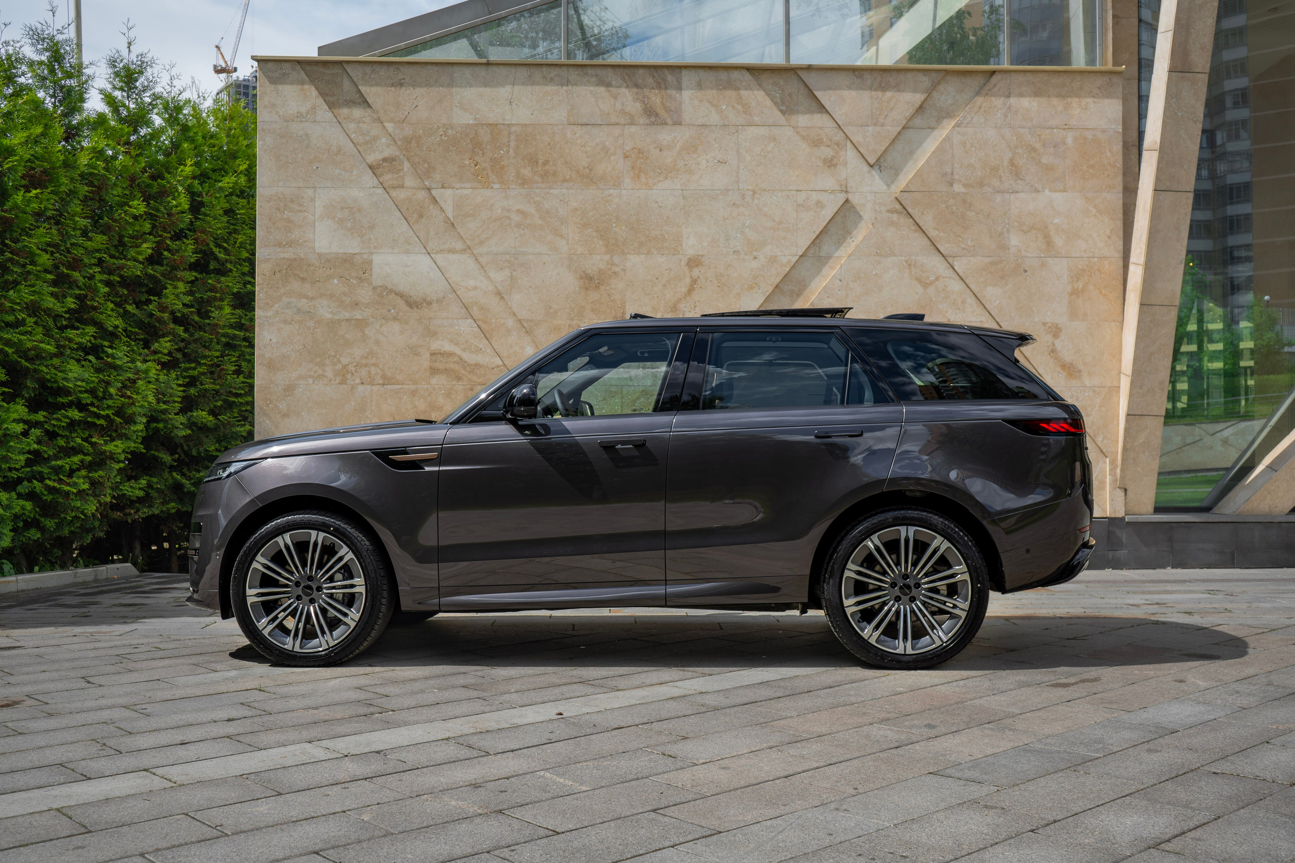 Range Rover Sport 2026. Автомобильный фотограф Ногинск Денис Городок