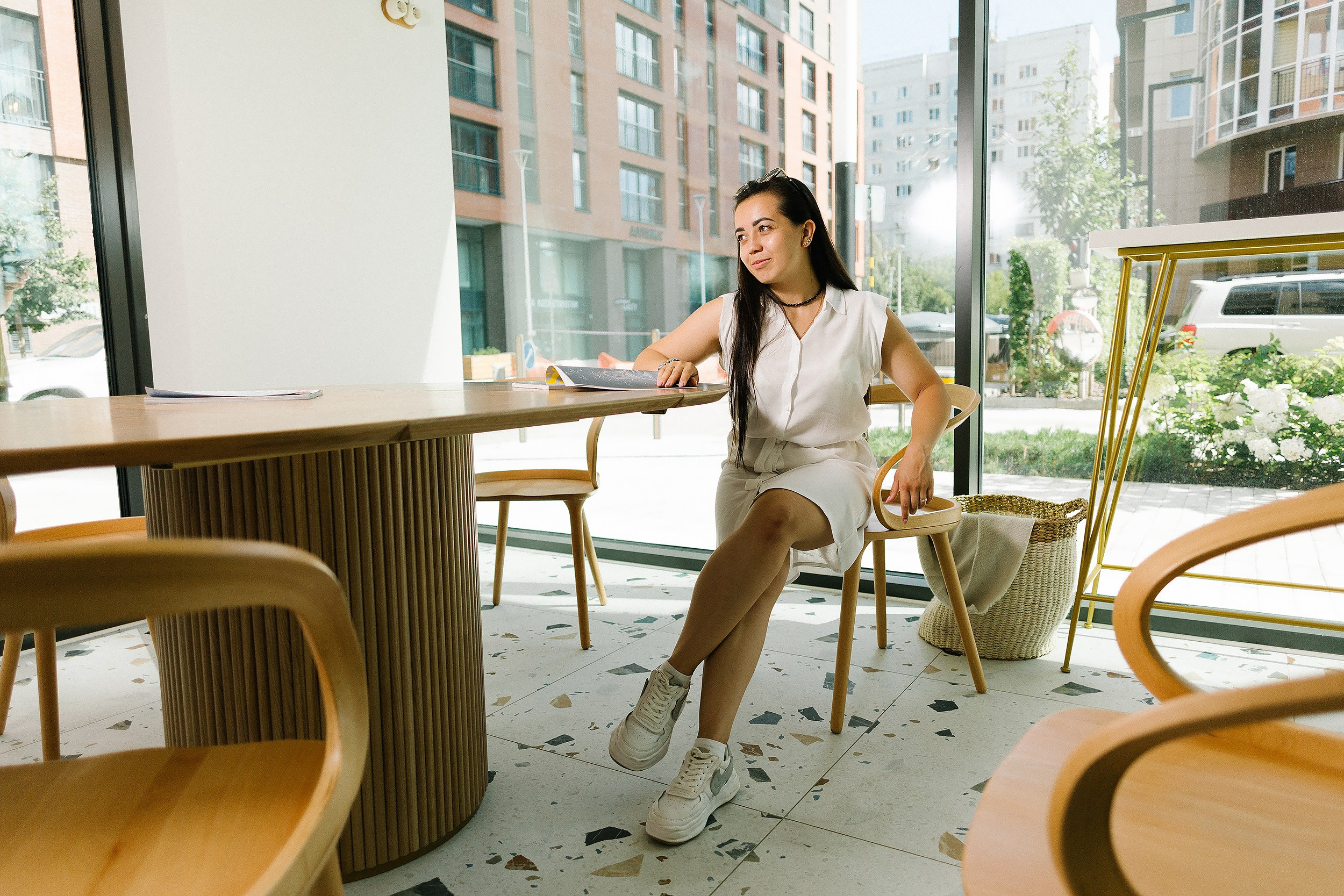 Женский портрет на улице летом. Портретный и репортажный фотограф. Мыльников Илья