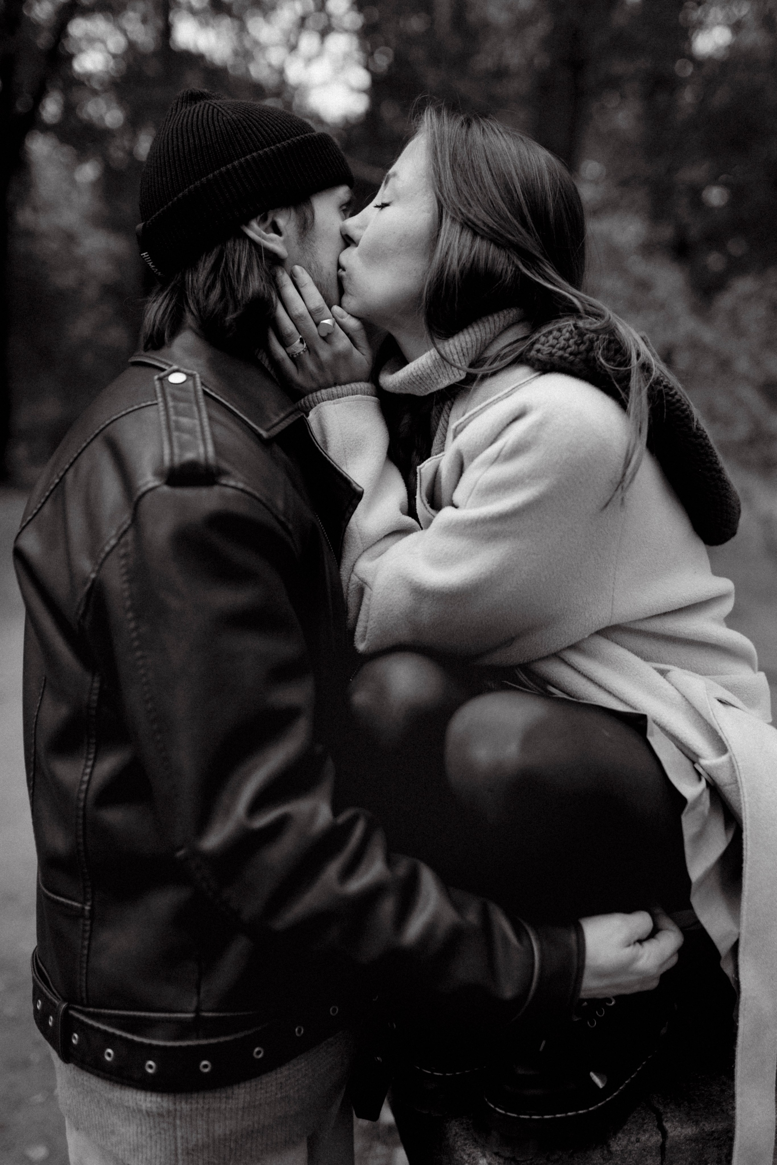 Polina Sobol — family & documentary photographer in Bern. Outdoor & urban photo sessions for families, kids and couples