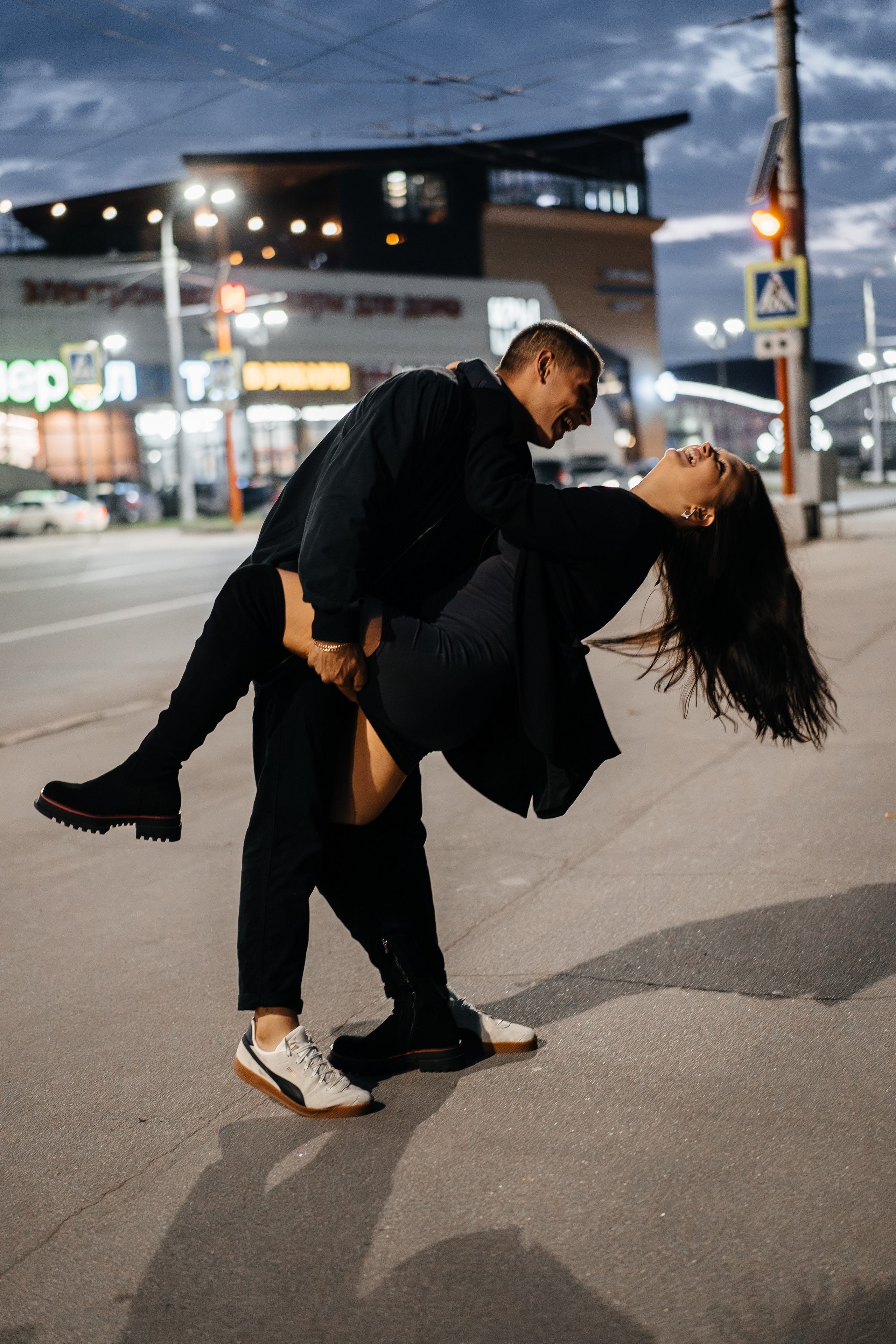 Прогулка по ночному городу. Свадебный фотограф Барнаул Алексей Павлов